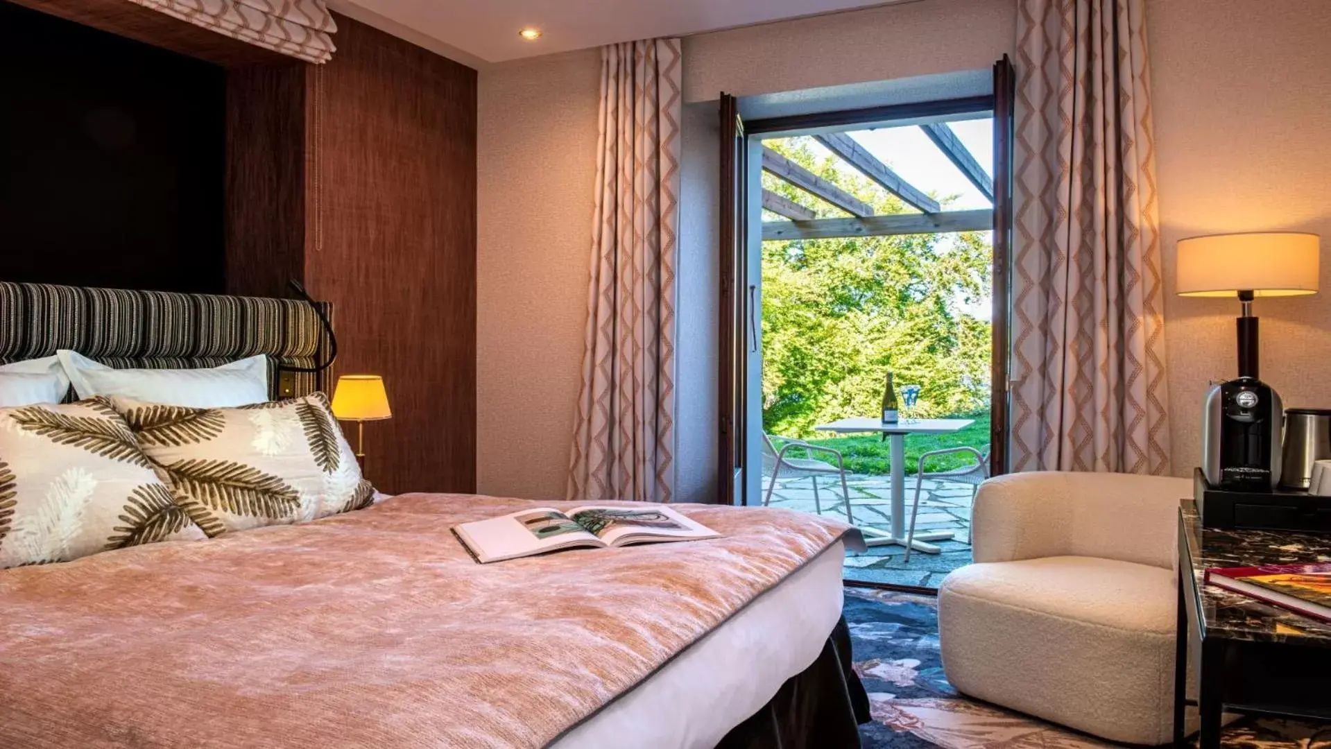 Bedroom, Bed in Les Trésoms Lake and Spa Resort