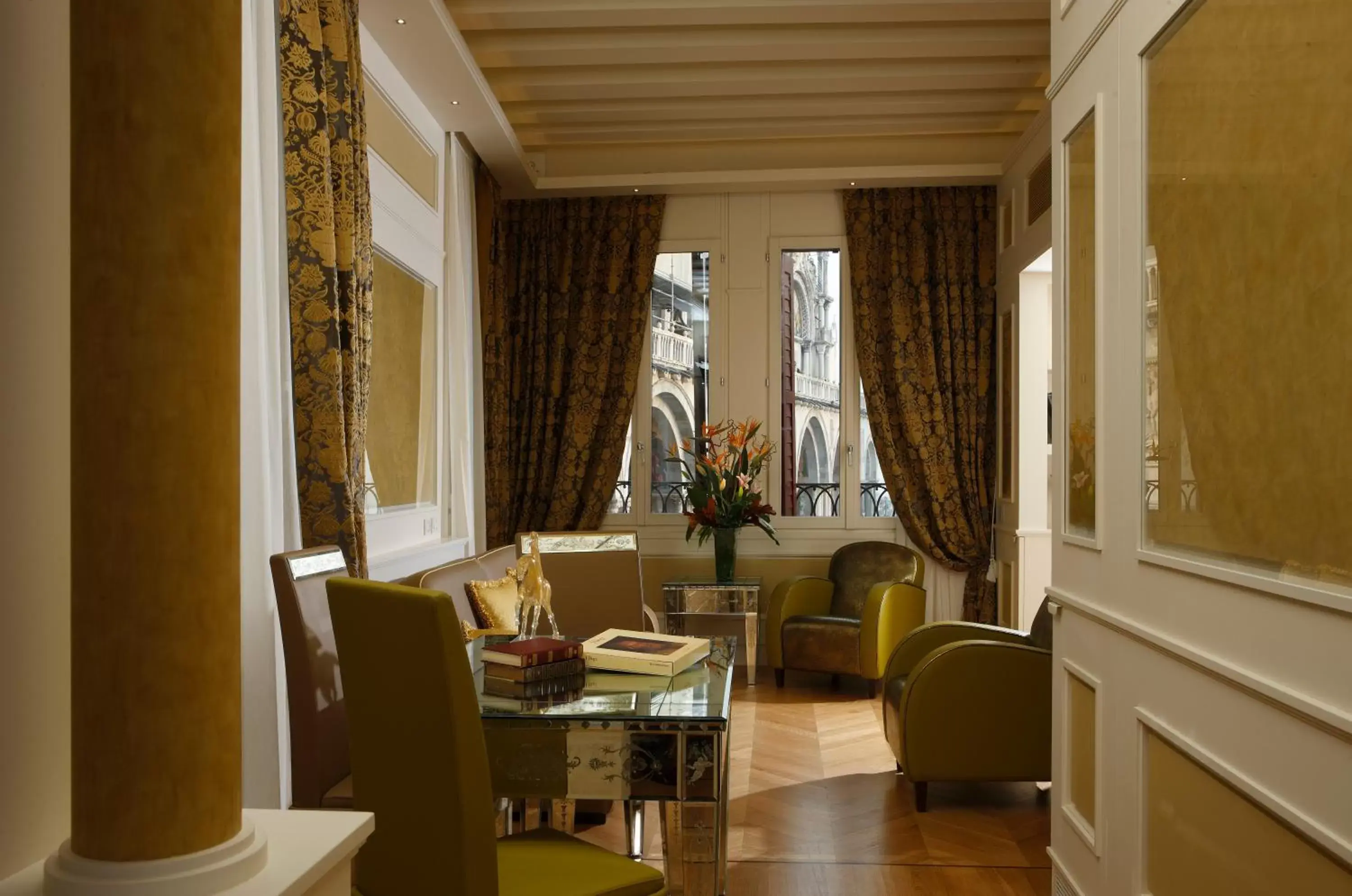 View (from property/room), Dining Area in Canaletto Luxury Suites - San Marco Luxury