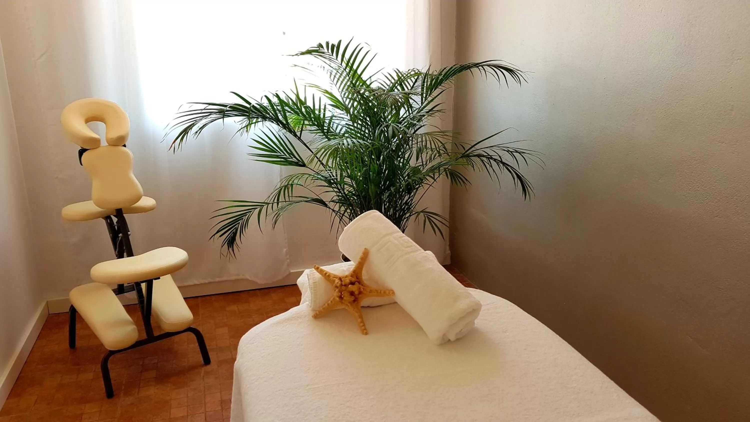 Massage, Bed in Seaclub Alcudia Mediterranean Resort