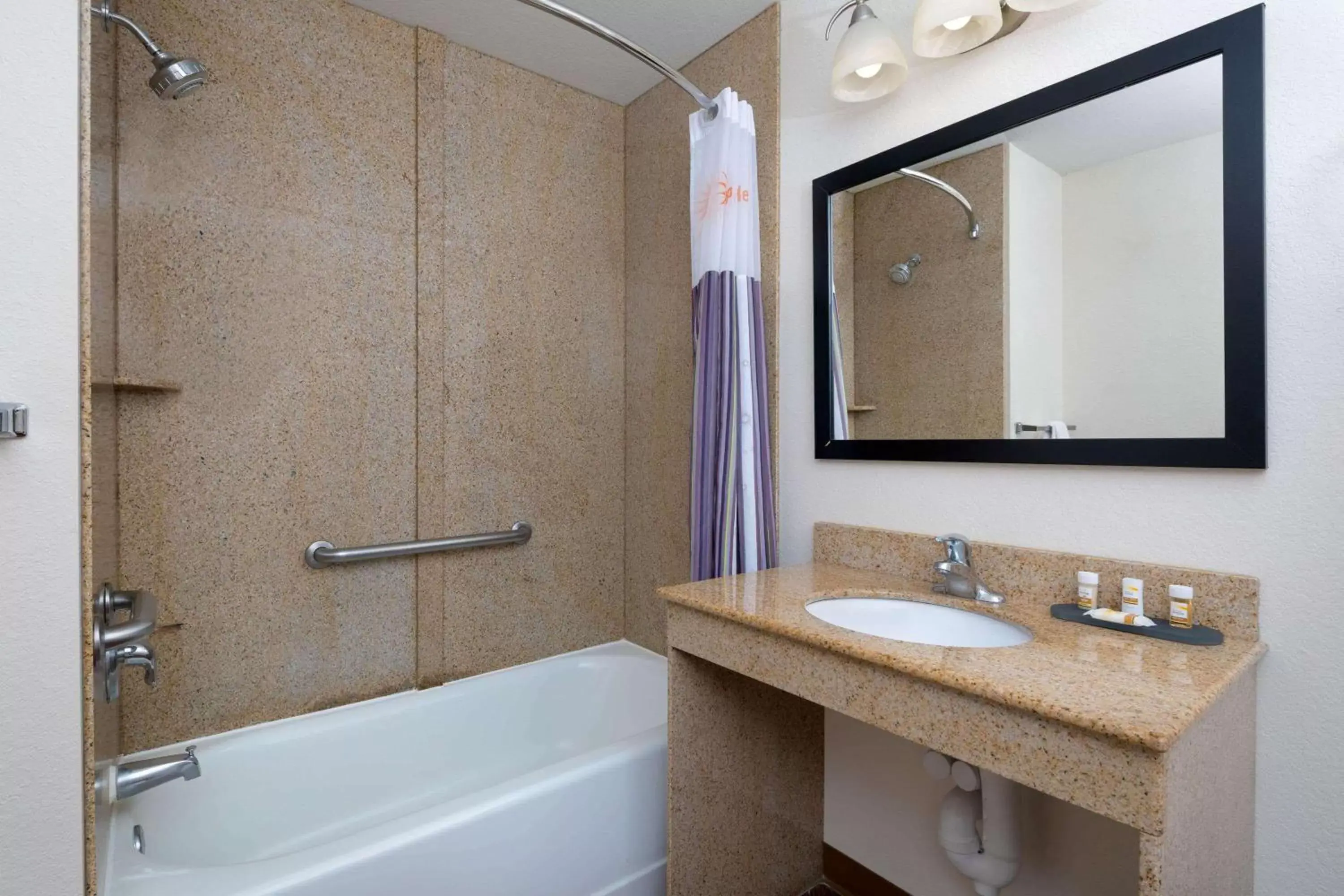 Bathroom in La Quinta by Wyndham Macon West