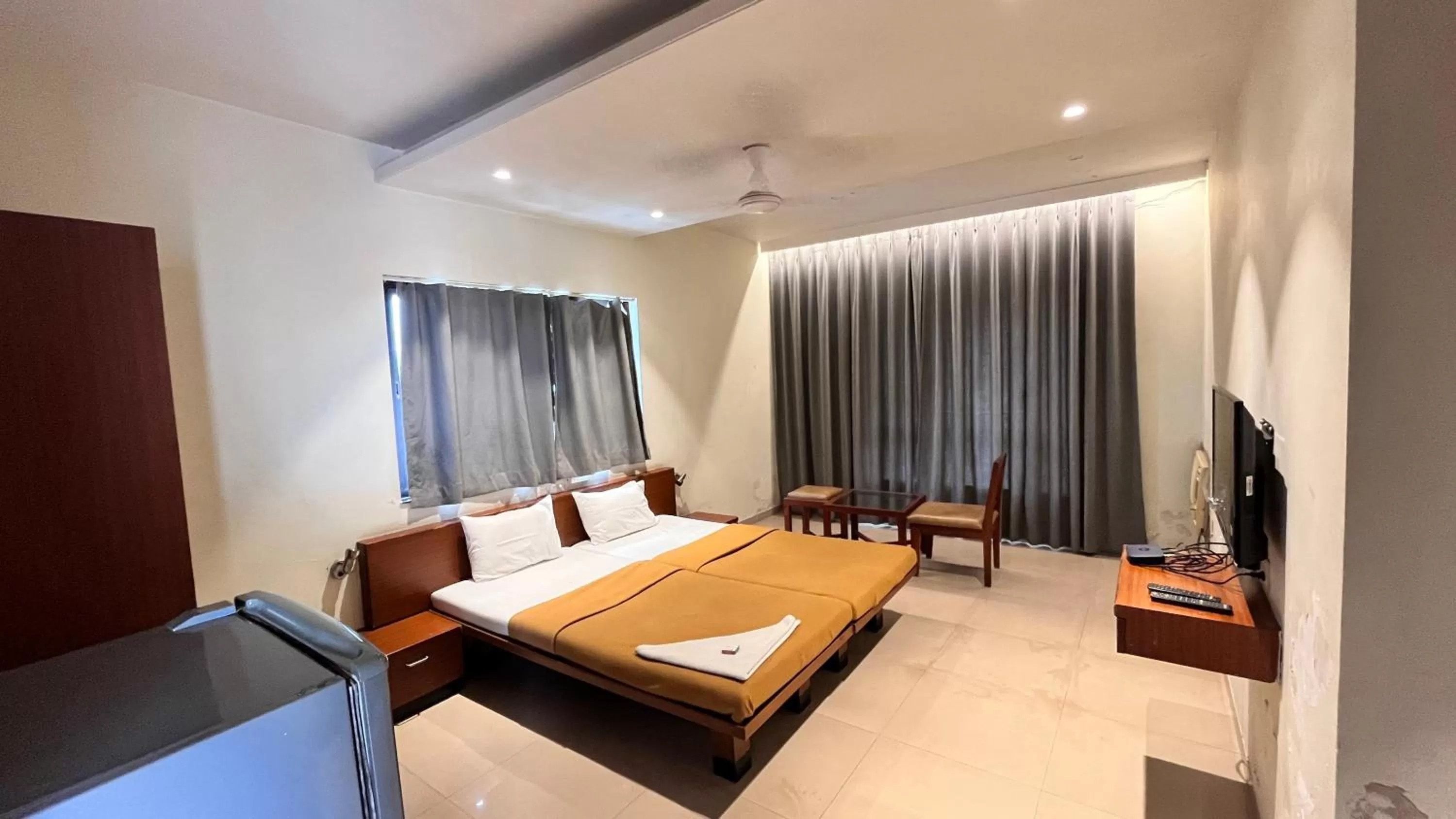 Bedroom, Bed in Hotel Sumanchandra Suites