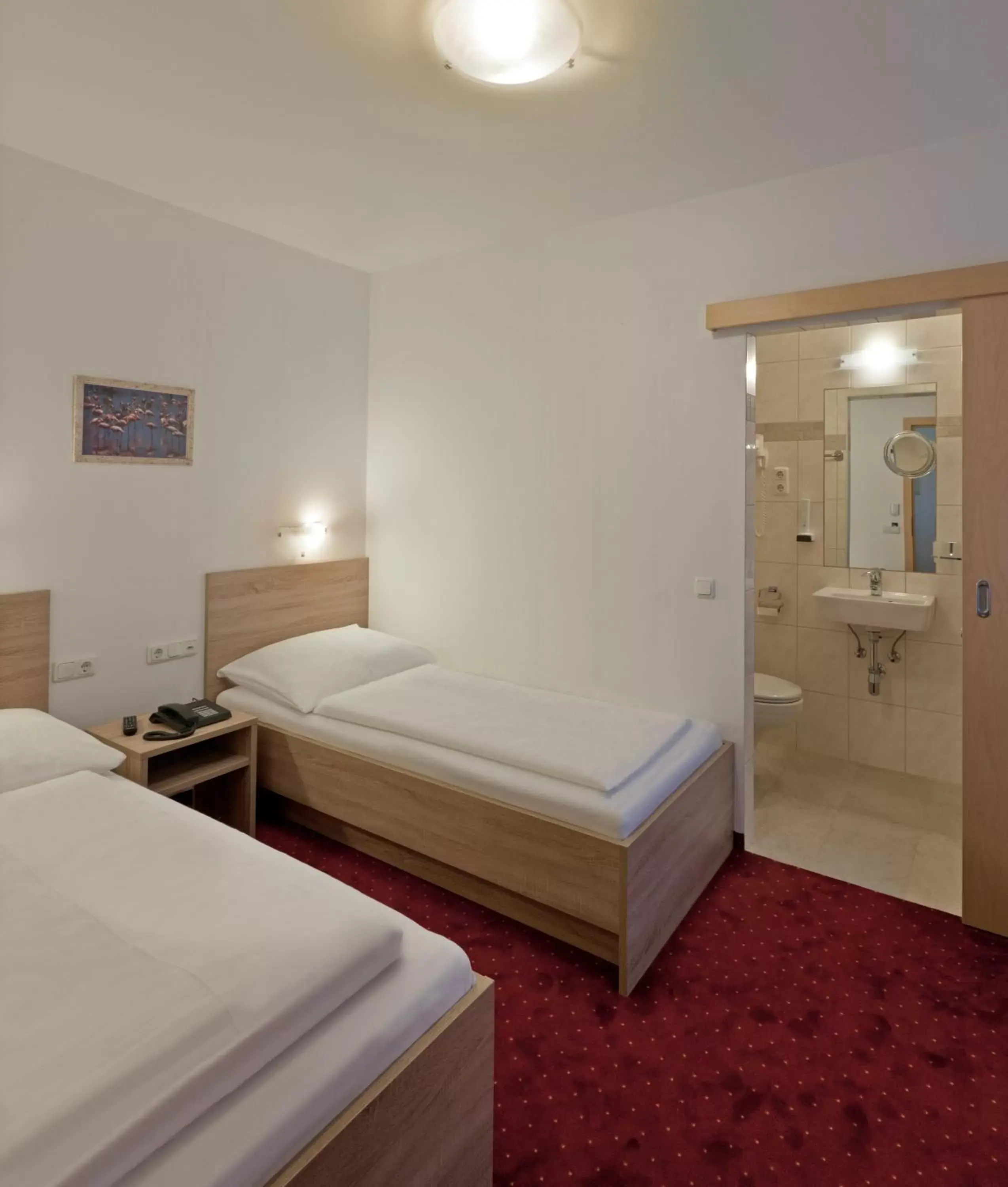 Single Room in Hotel Restaurant Wallner I contactless check-in Single Room in Hotel Restaurant Wallner I contactless check-in
