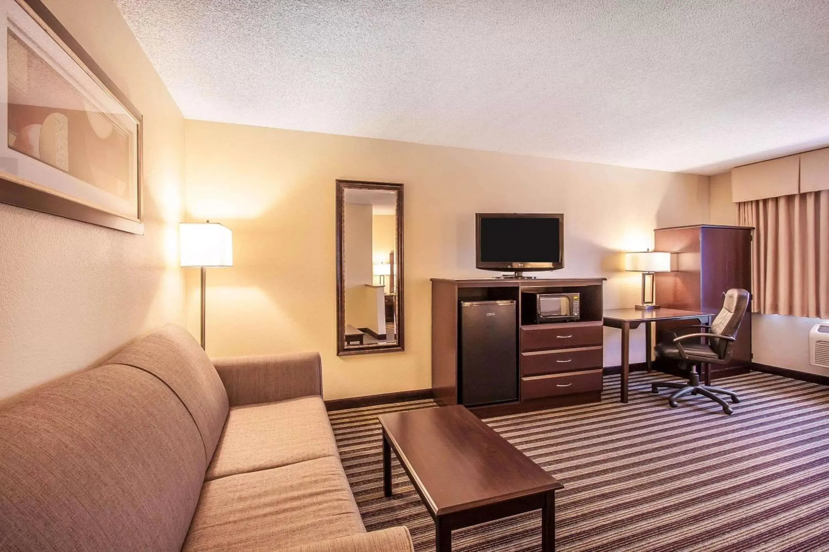 King Suite - Non-Smoking in Quality Inn & Suites Vancouver