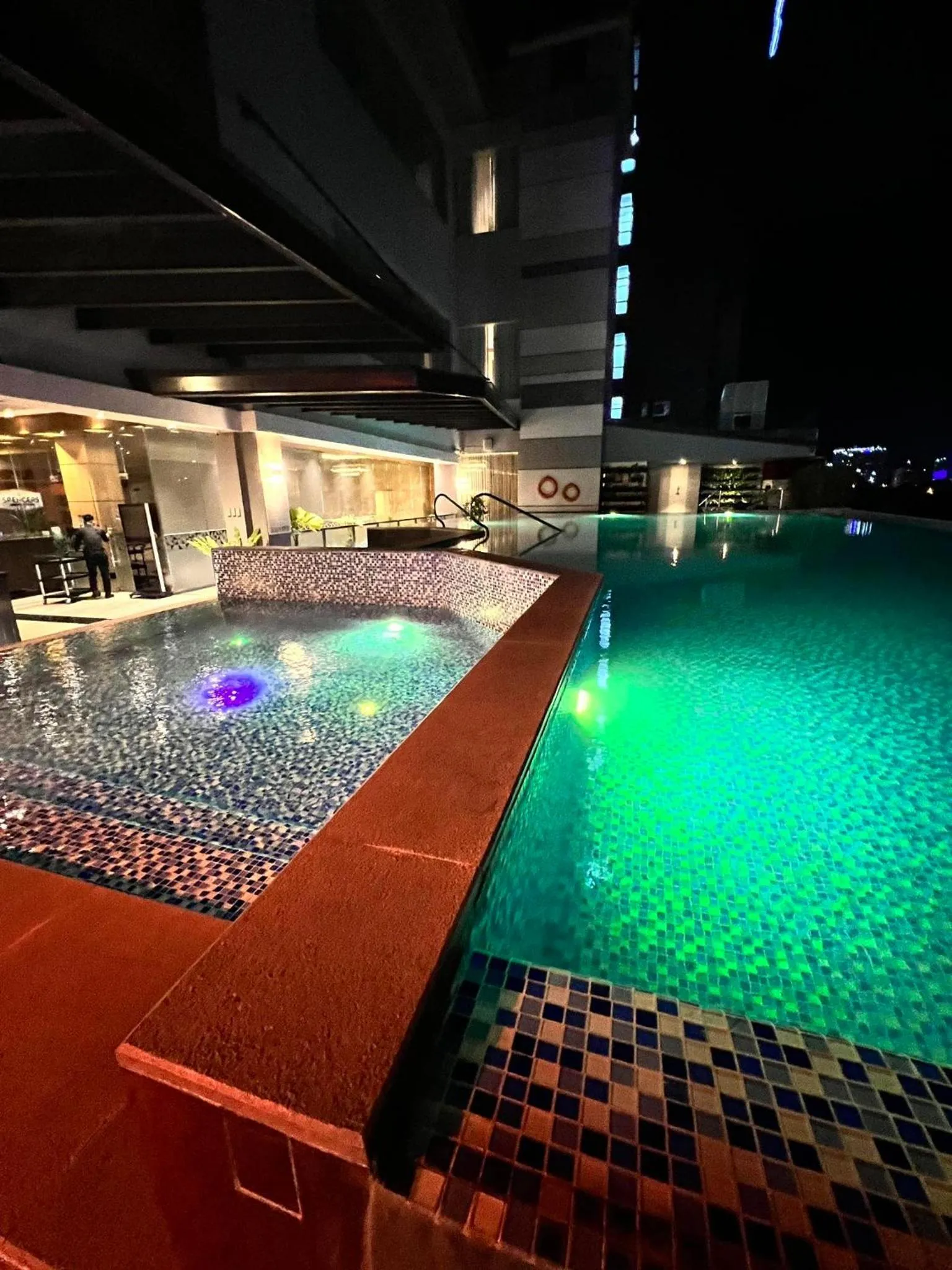 Night in Best Western Plus Metro Clark