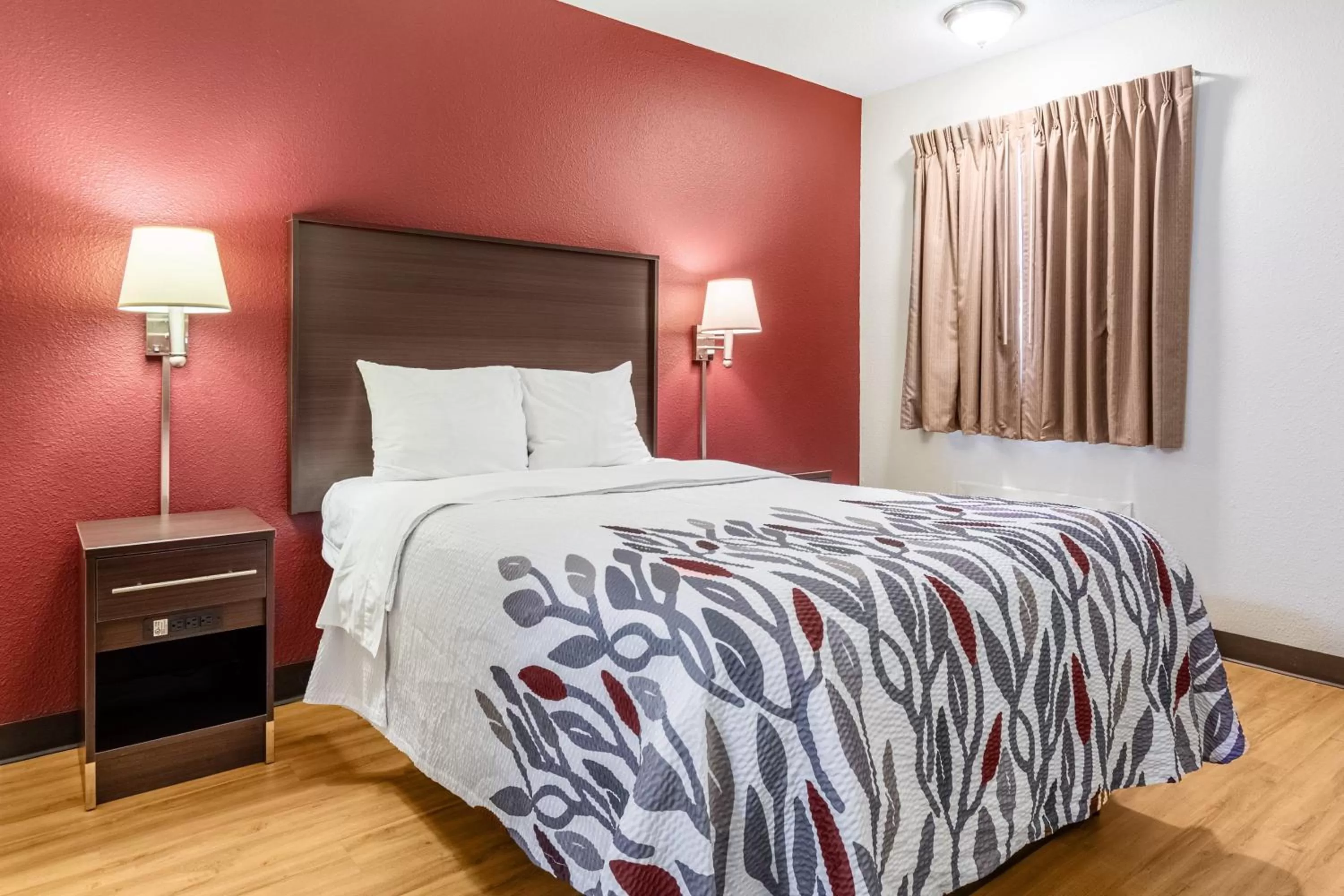 Photo of the whole room in Red Roof Inn Scottsburg