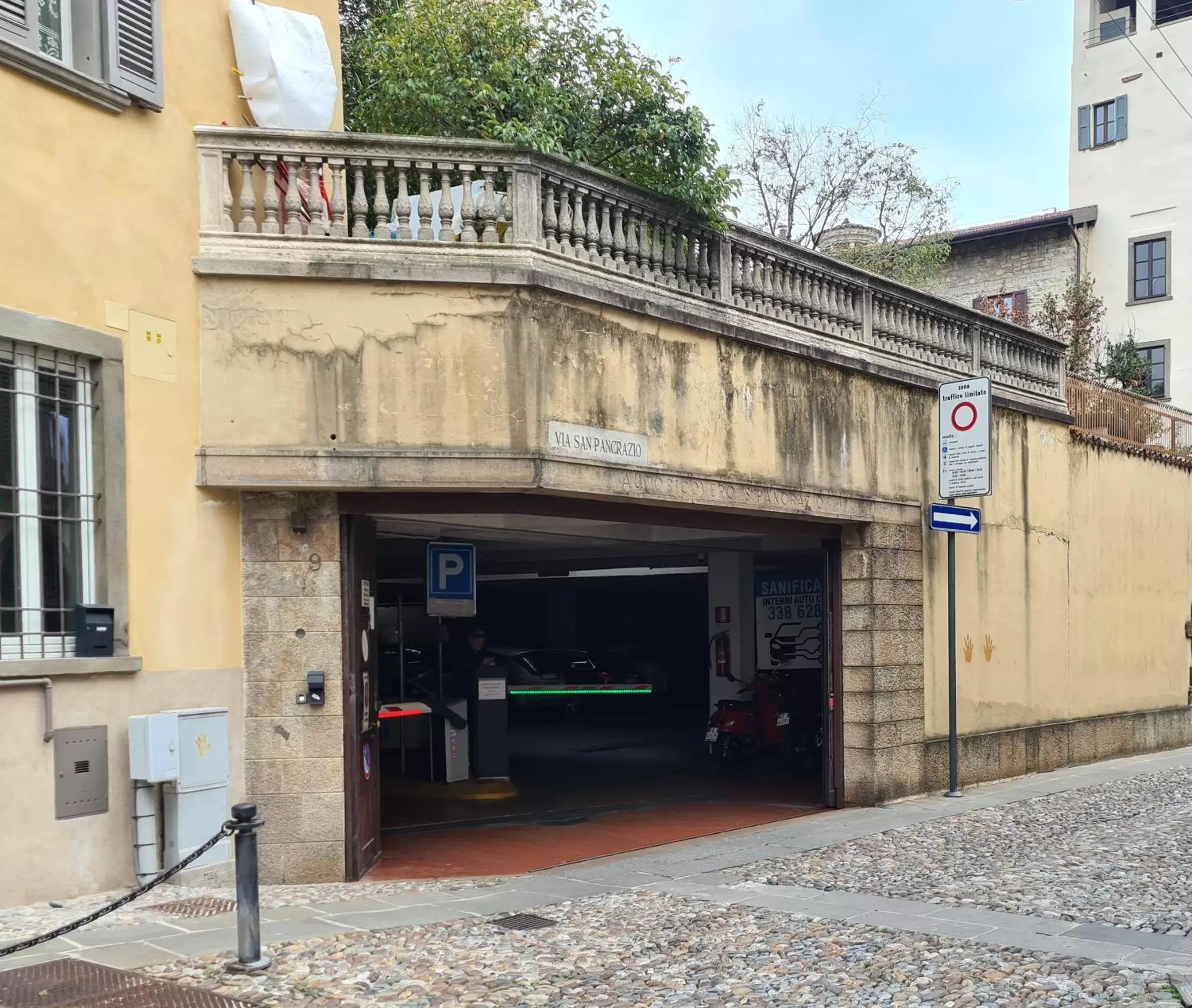 Parking in Hotel Piazza Vecchia