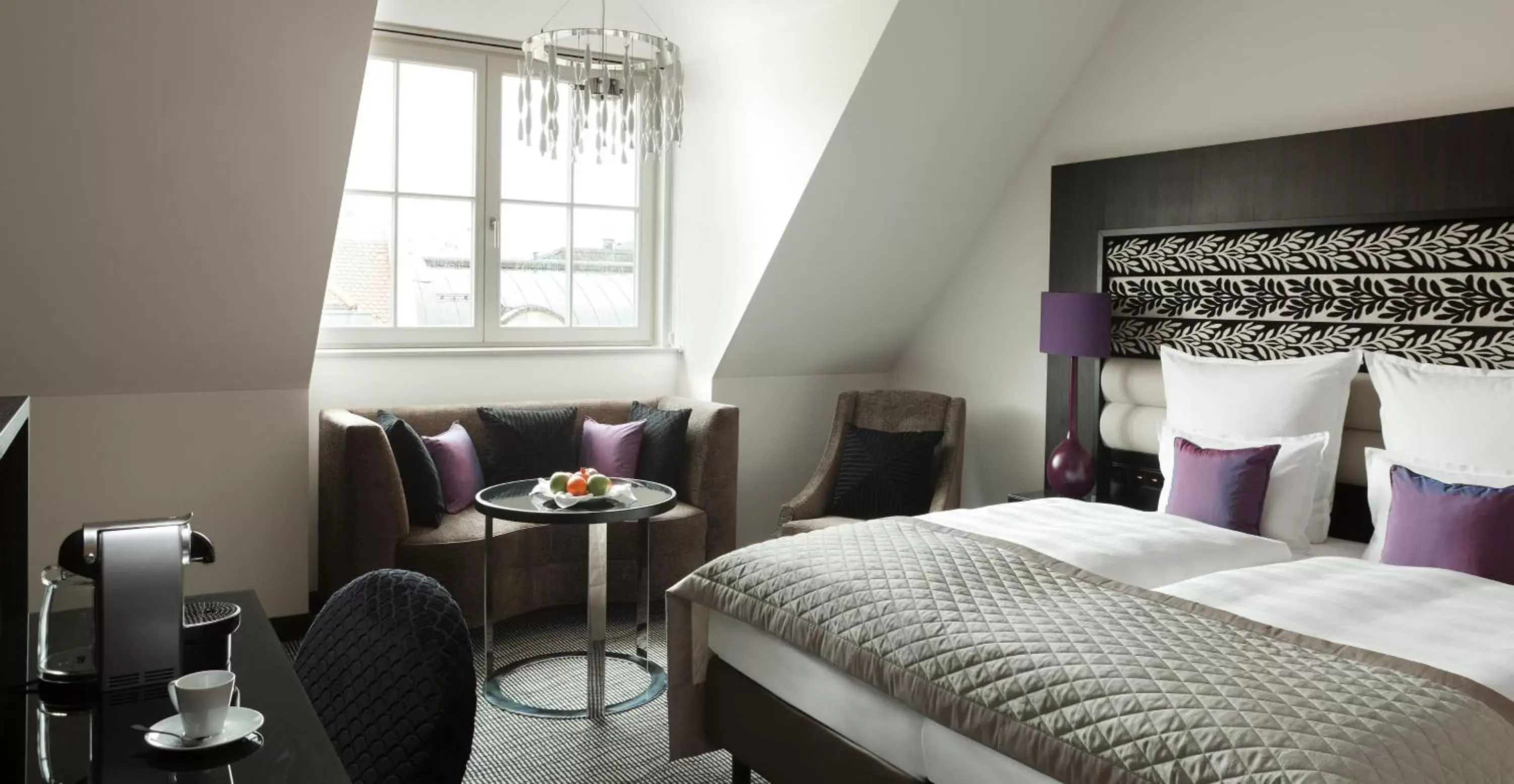 Photo of the whole room, Bed in Steigenberger Icon Grandhotel Handelshof Leipzig Photo of the whole room, Bed in Steigenberger Icon Grandhotel Handelshof Leipzig