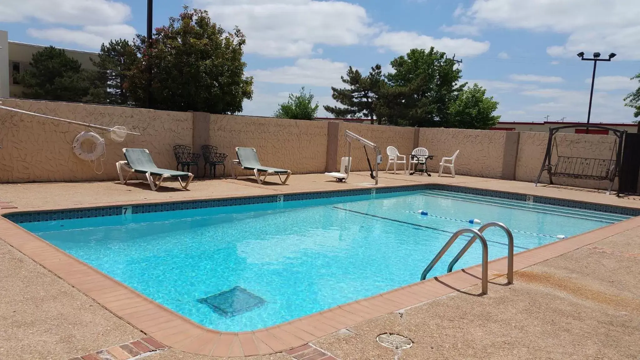 Swimming Pool in Governors Suites Hotel Oklahoma City Airport Area