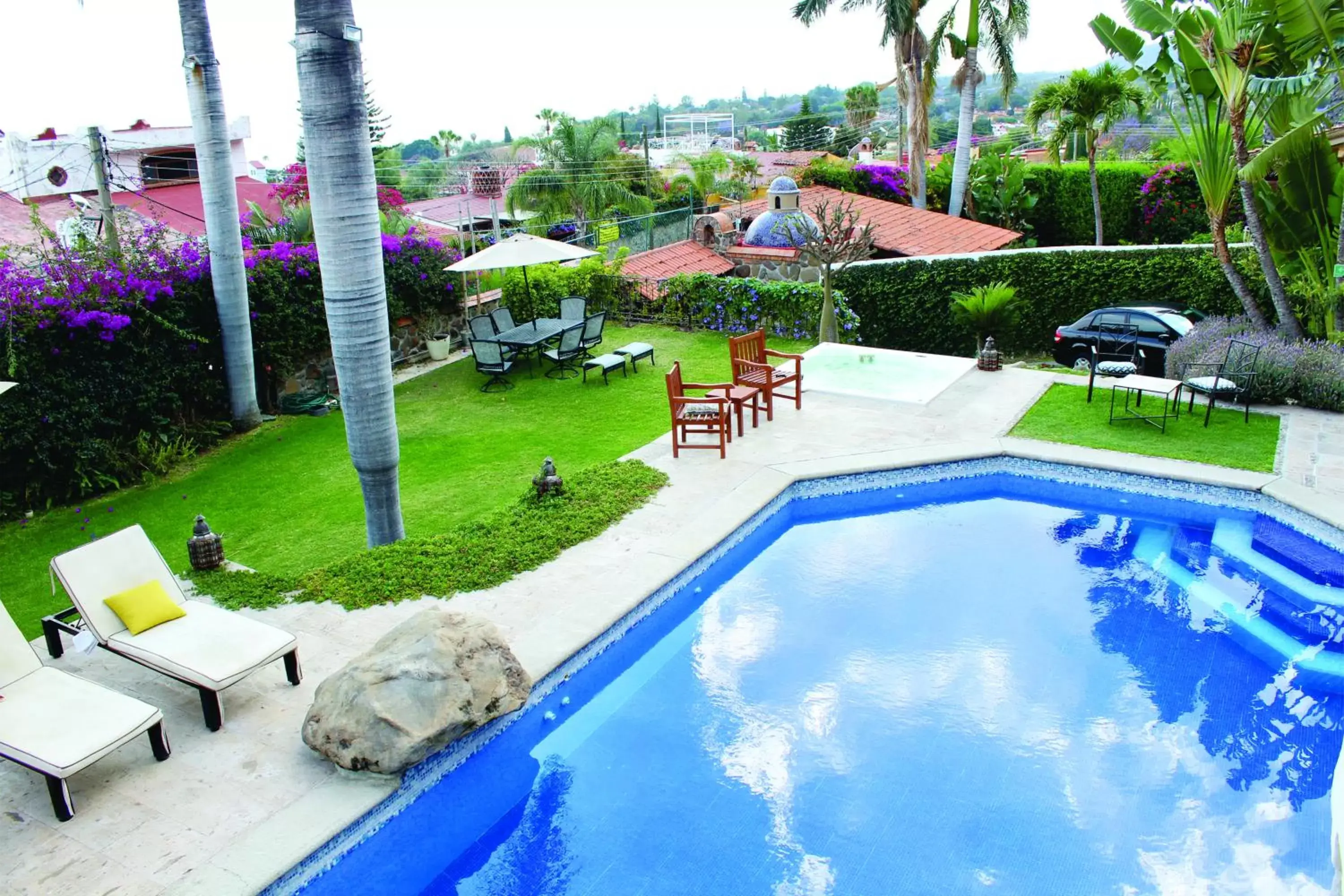 Swimming pool, Pool View in Hotel Lindo Ajijic Bed & Breakfast