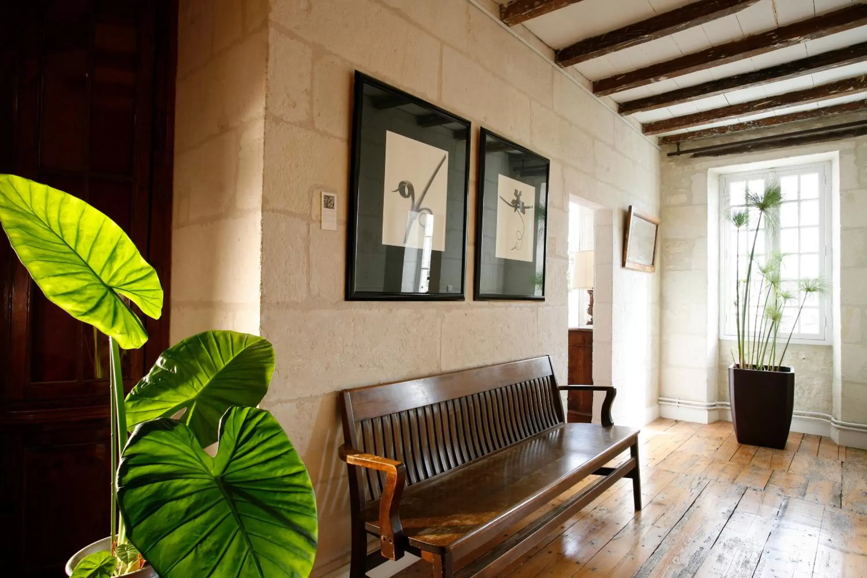 Decorative detail, Seating Area in La Porte Rouge - The Red Door Inn