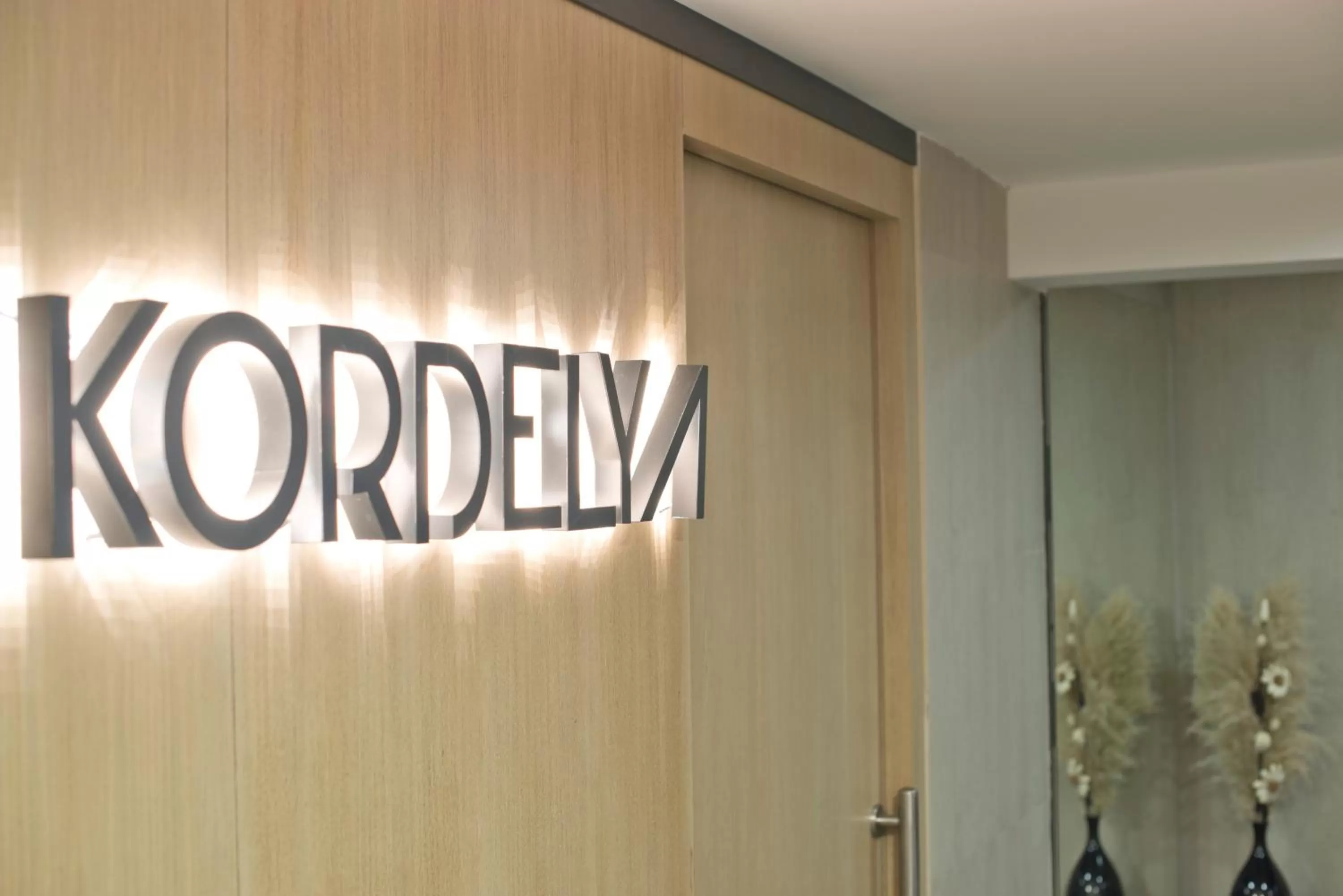 Logo/Certificate/Sign in Hotel 86 By Katipoğlu