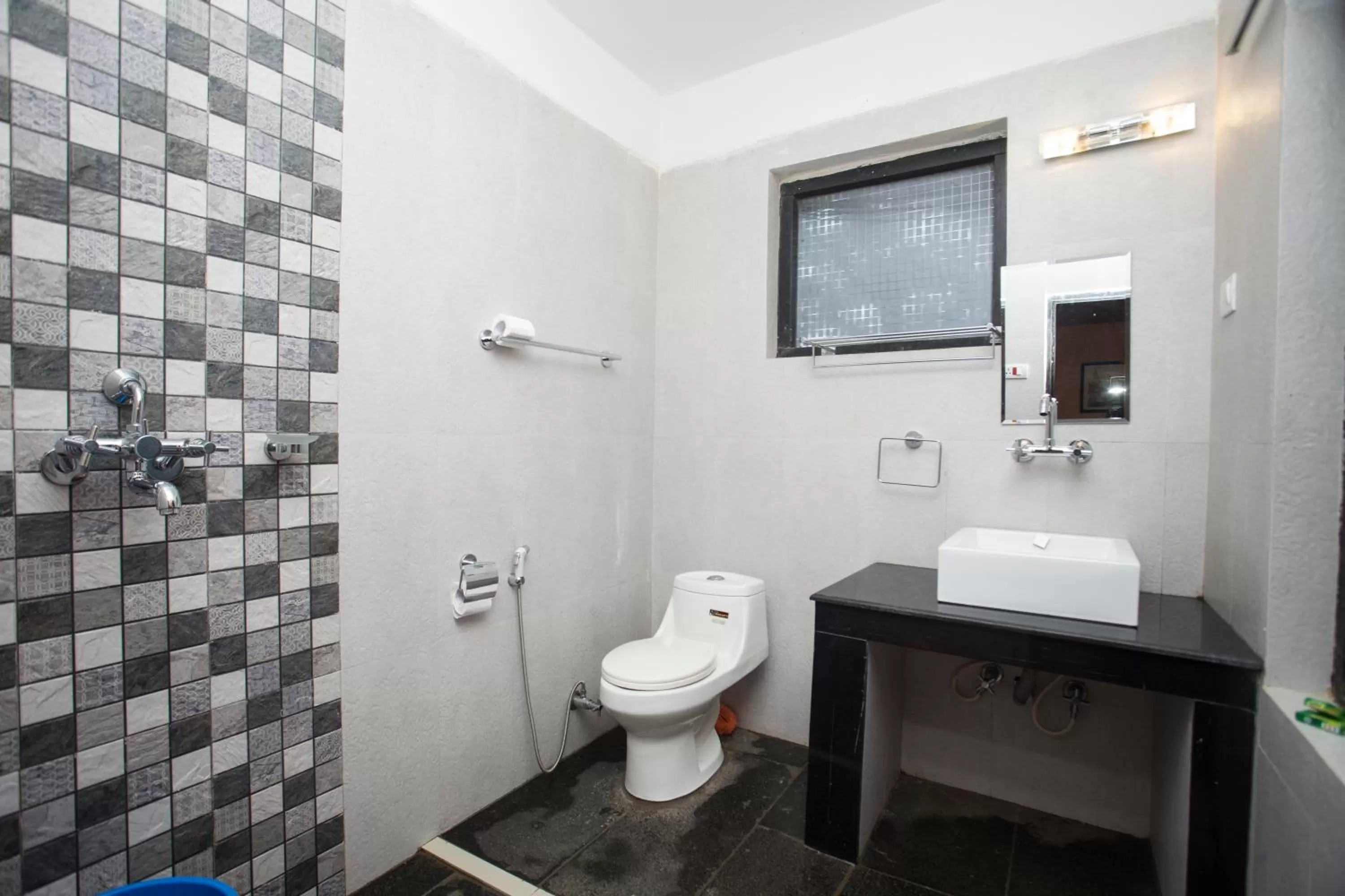 Toilet in Peaceful Cottage & Cafe Du Mont