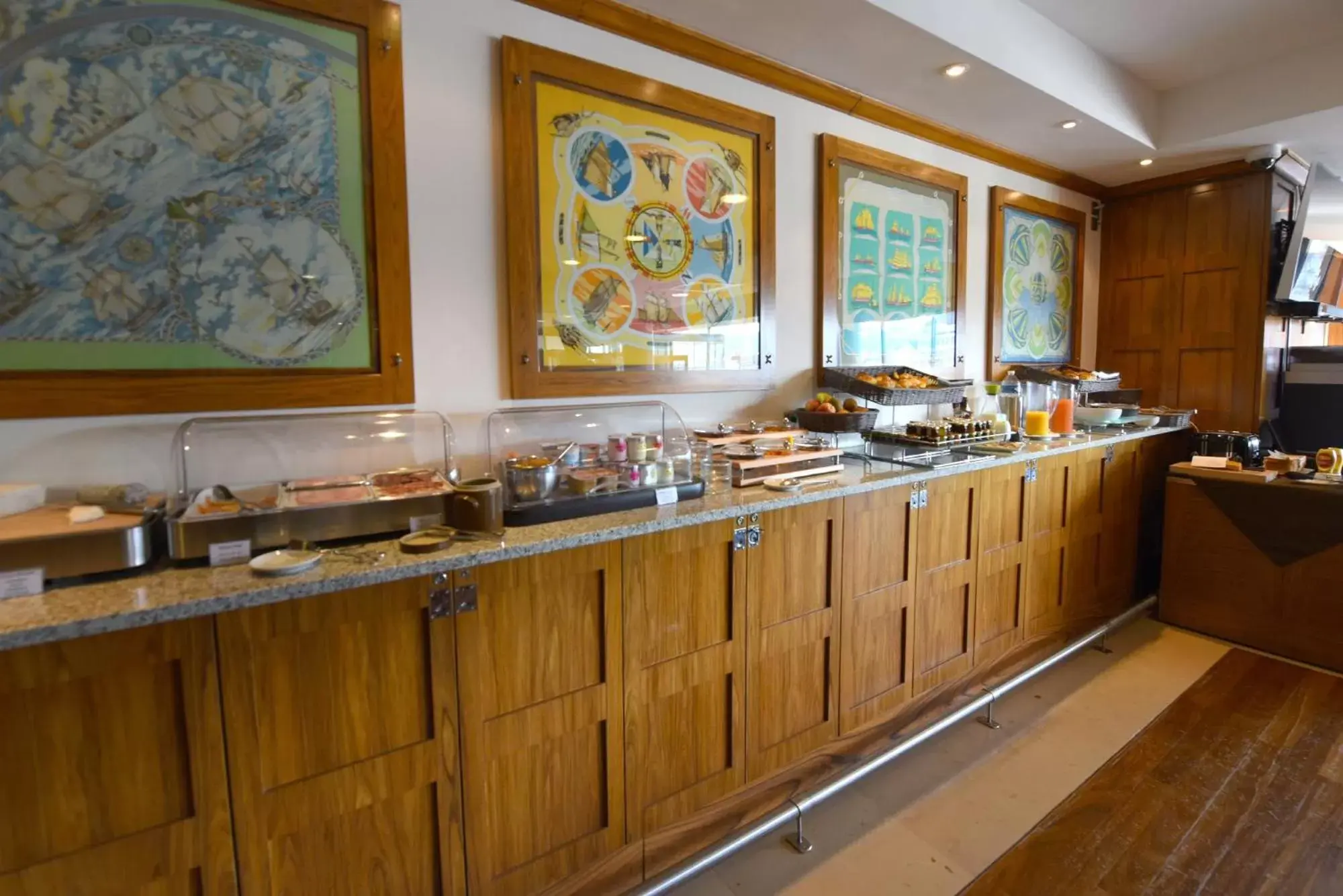 Buffet breakfast, Restaurant/Places to Eat in Hotel Le Grand Pavois