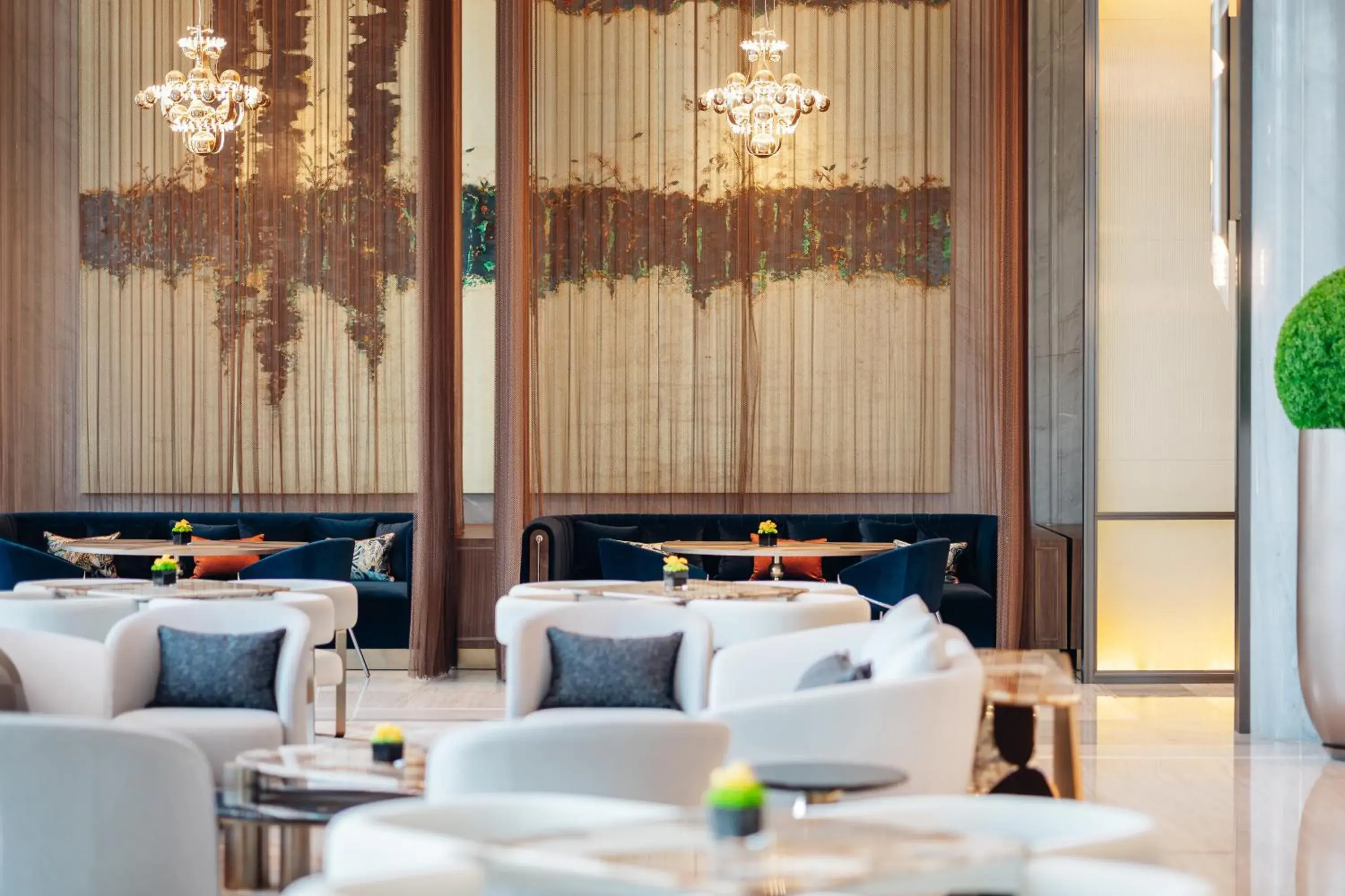 Lounge or bar, Restaurant/Places to Eat in The Azure Qiantang, a Luxury Collection Hotel, Hangzhou