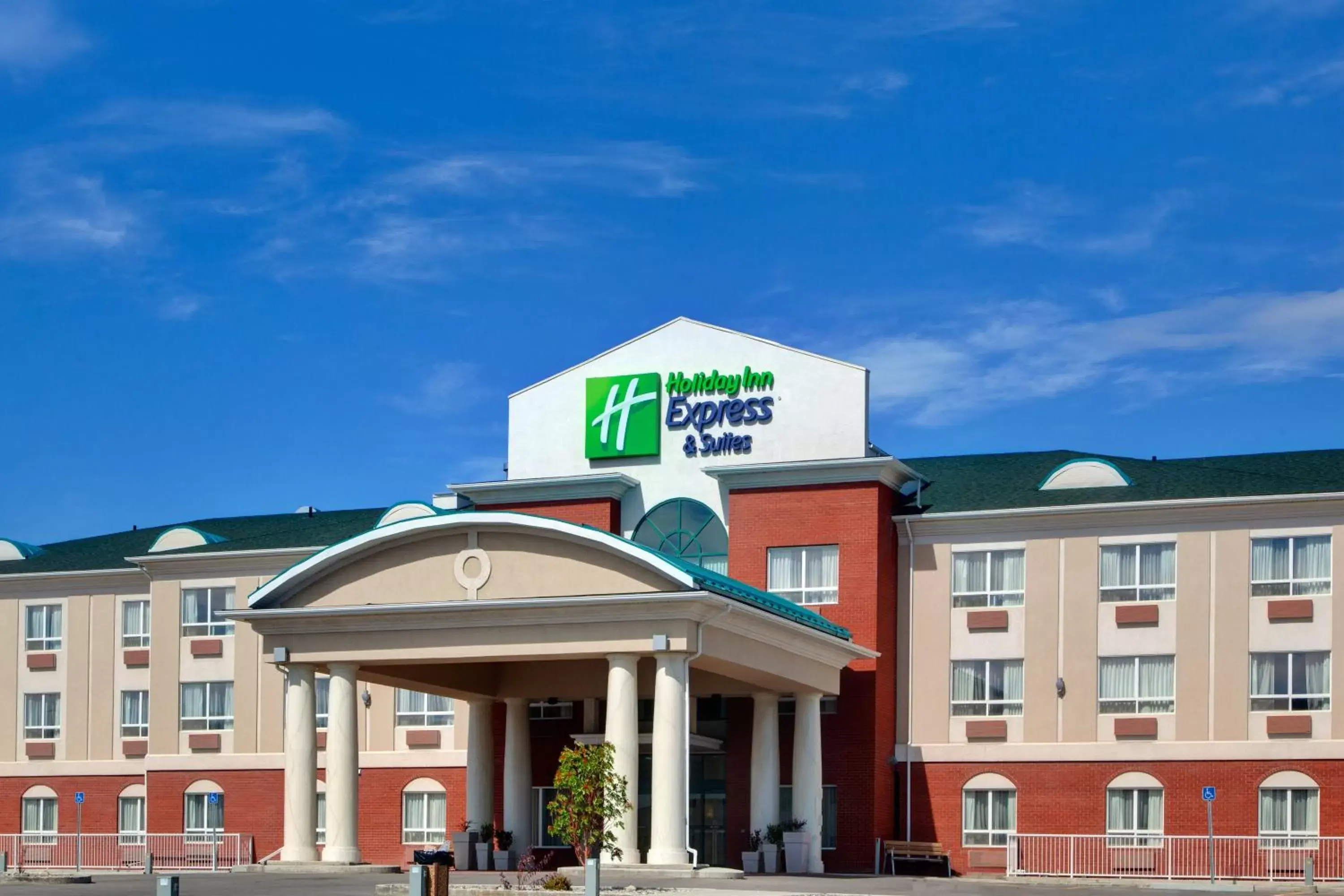 Property Building in Holiday Inn Express Hotel & Suites-Hinton, an IHG Hotel