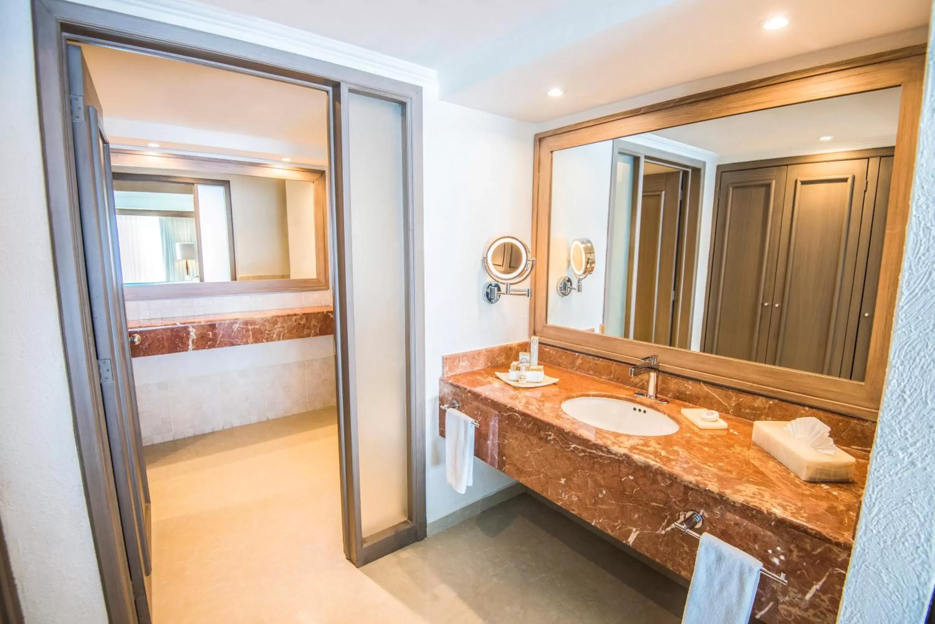 Bathroom in Wyndham Alltra Cancun All Inclusive Resort