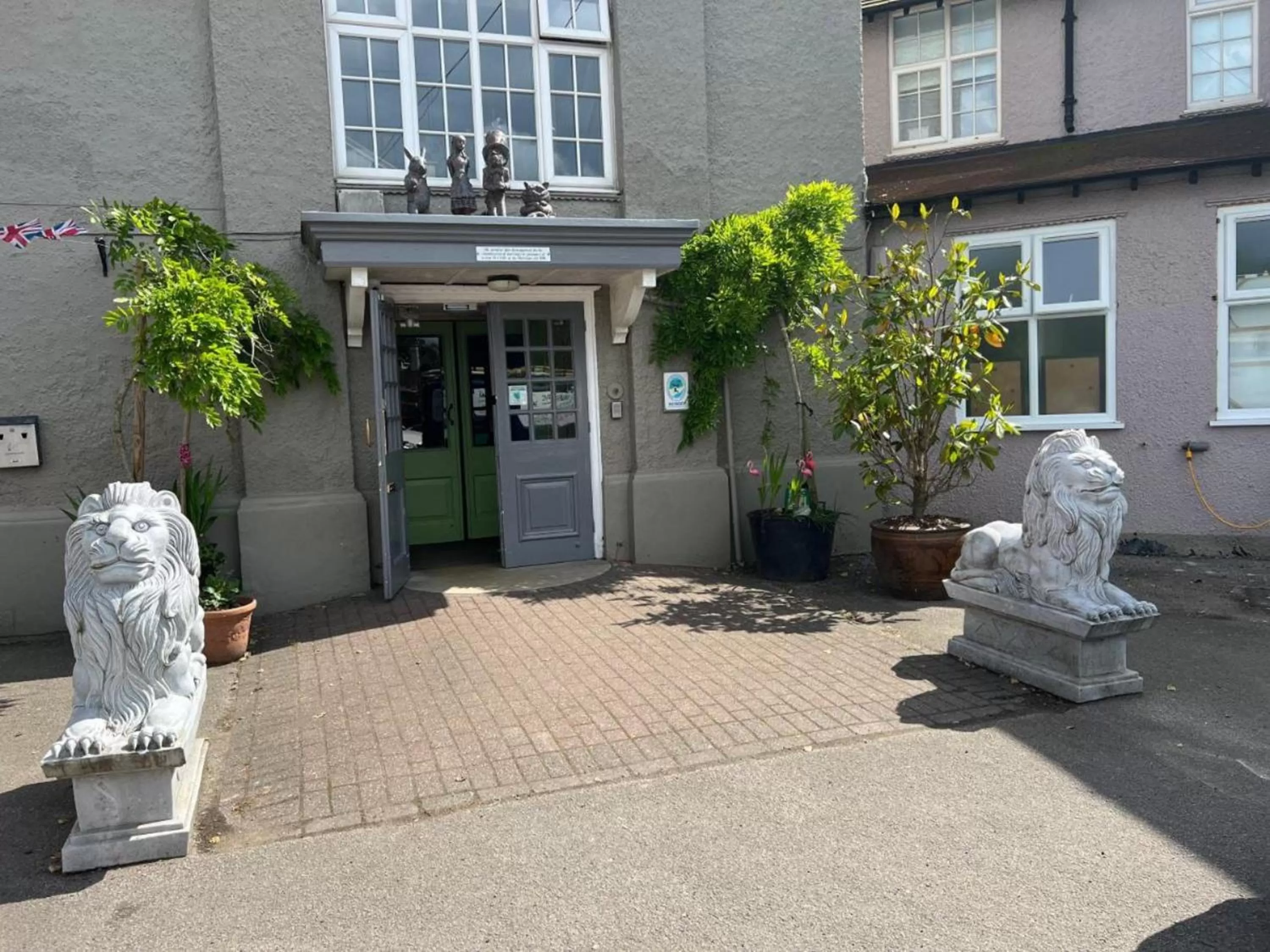 Facade/entrance in Hatters Hotel