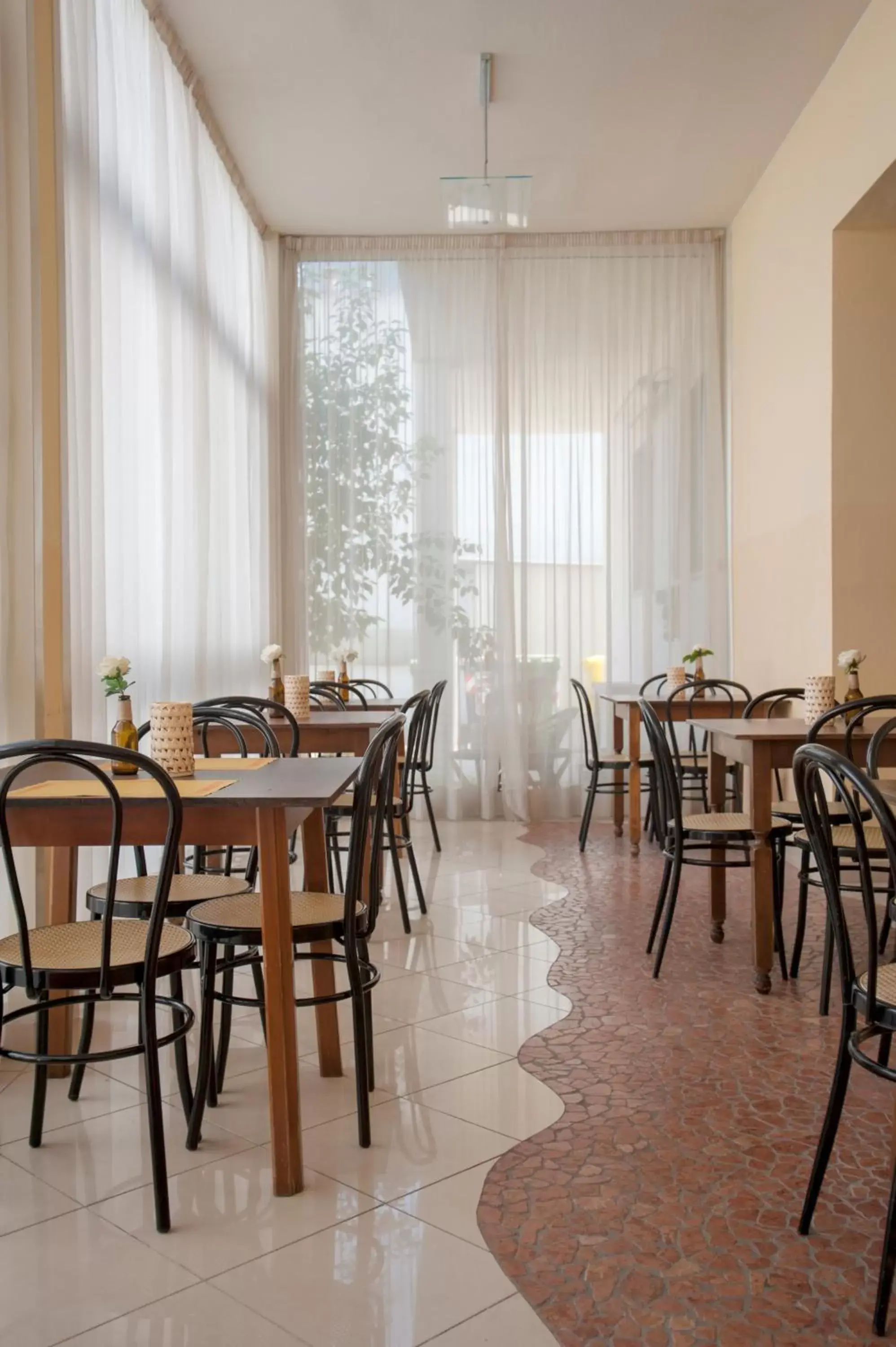 Restaurant/Places to Eat in Villa Silvie Rose