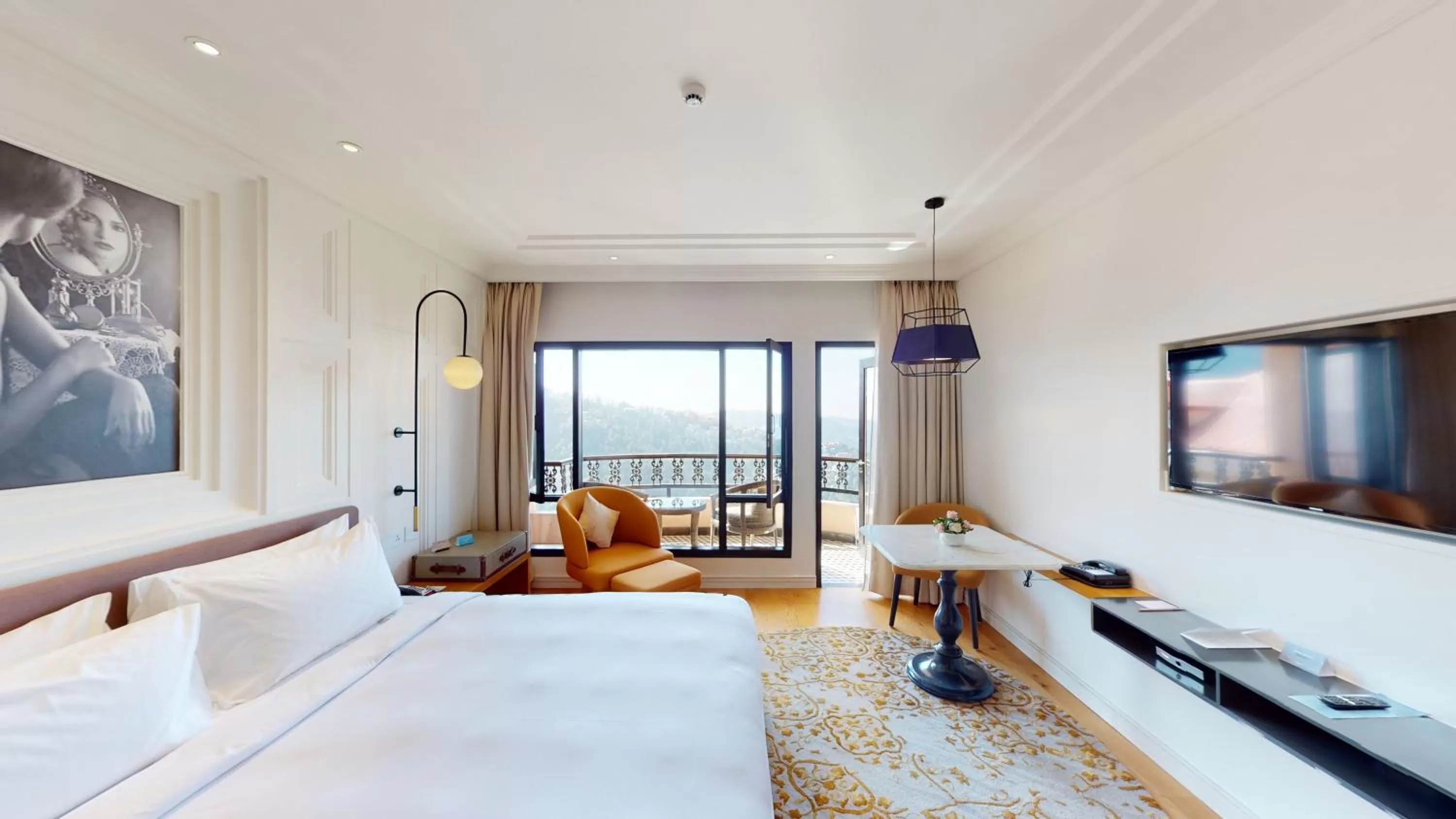 Bed in Radisson Hotel Shimla