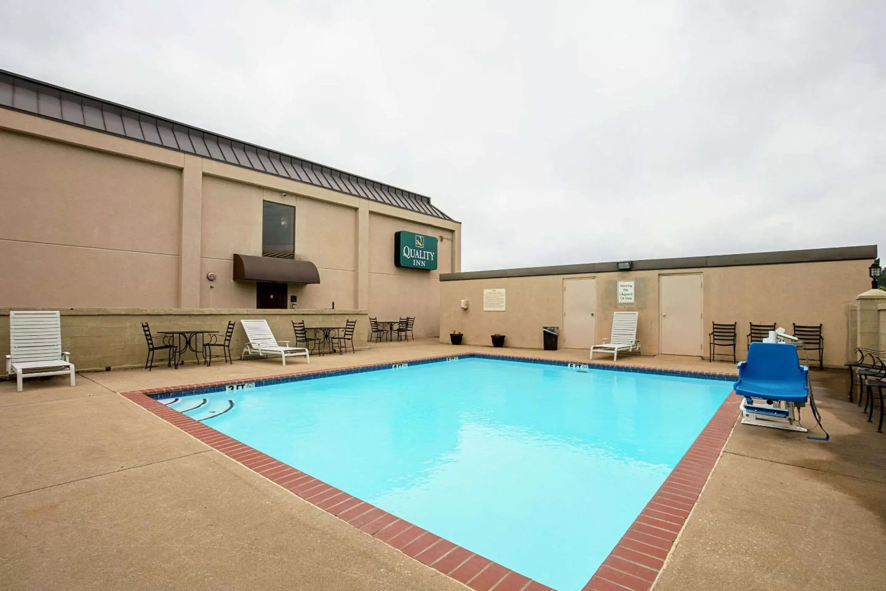 On site, Swimming Pool in Quality Inn Holly Springs South