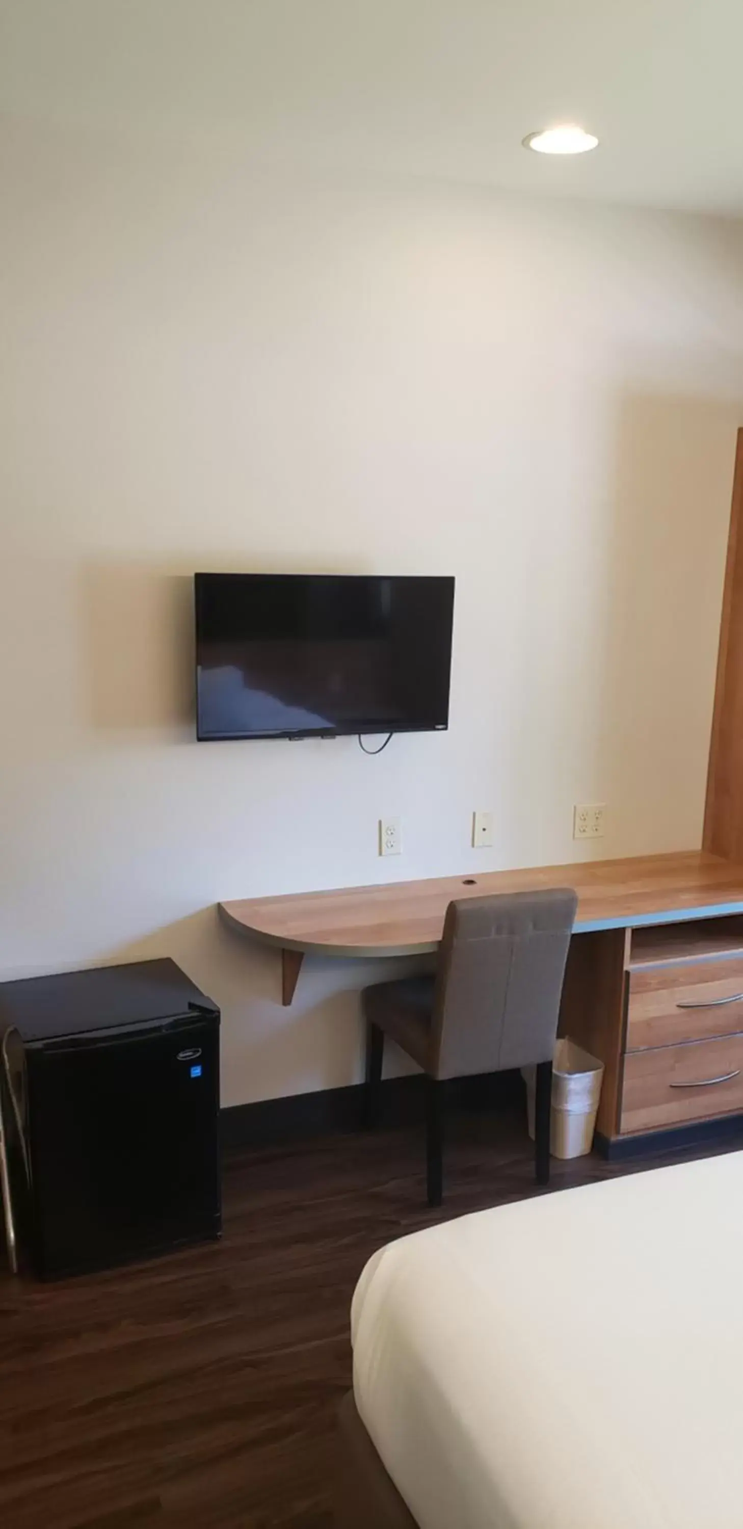 TV and multimedia, TV/Entertainment Center in York Microtel Inn & Suites by Wyndham