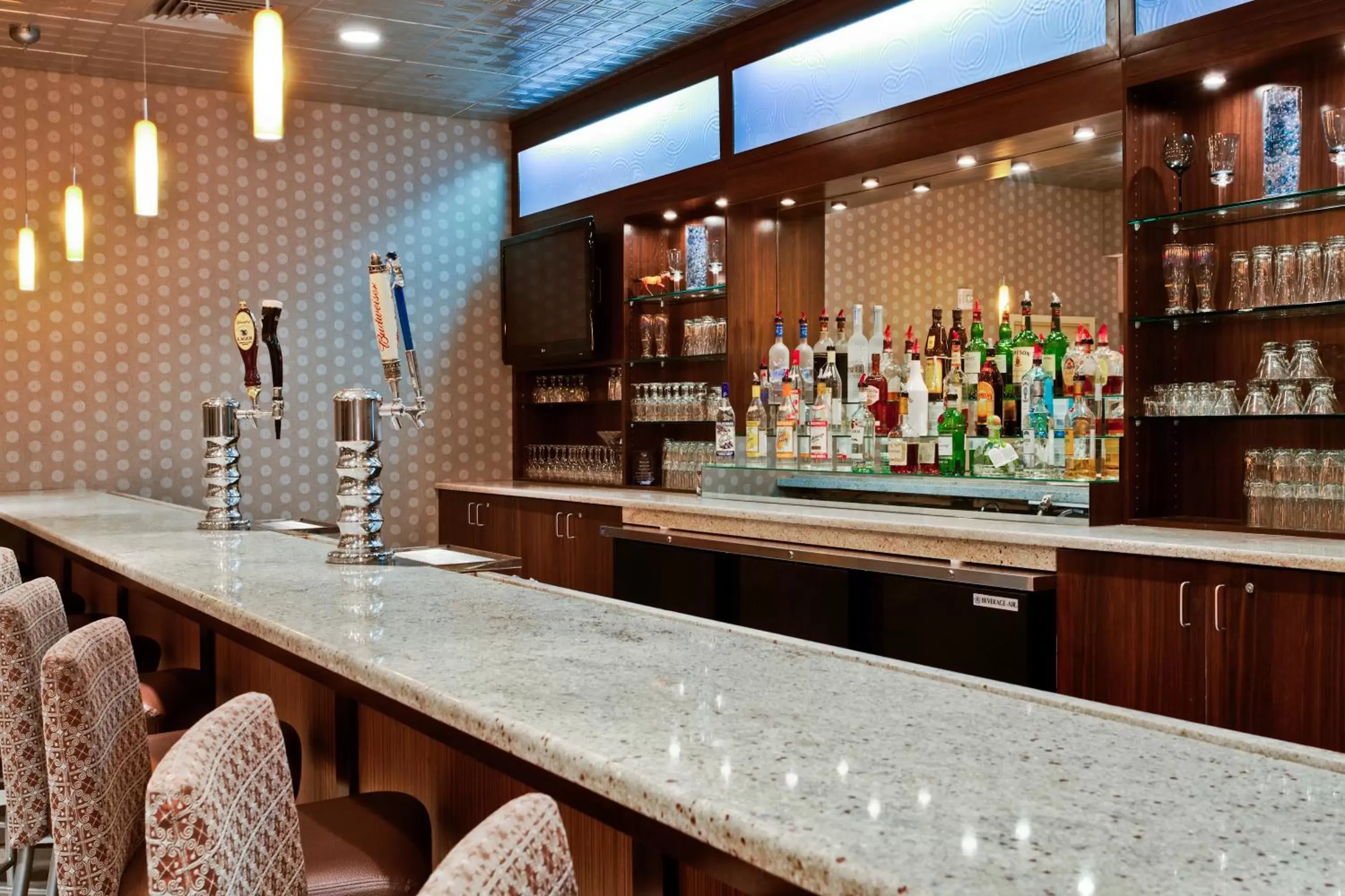 Restaurant/places to eat, Lounge/Bar in Radisson Freehold