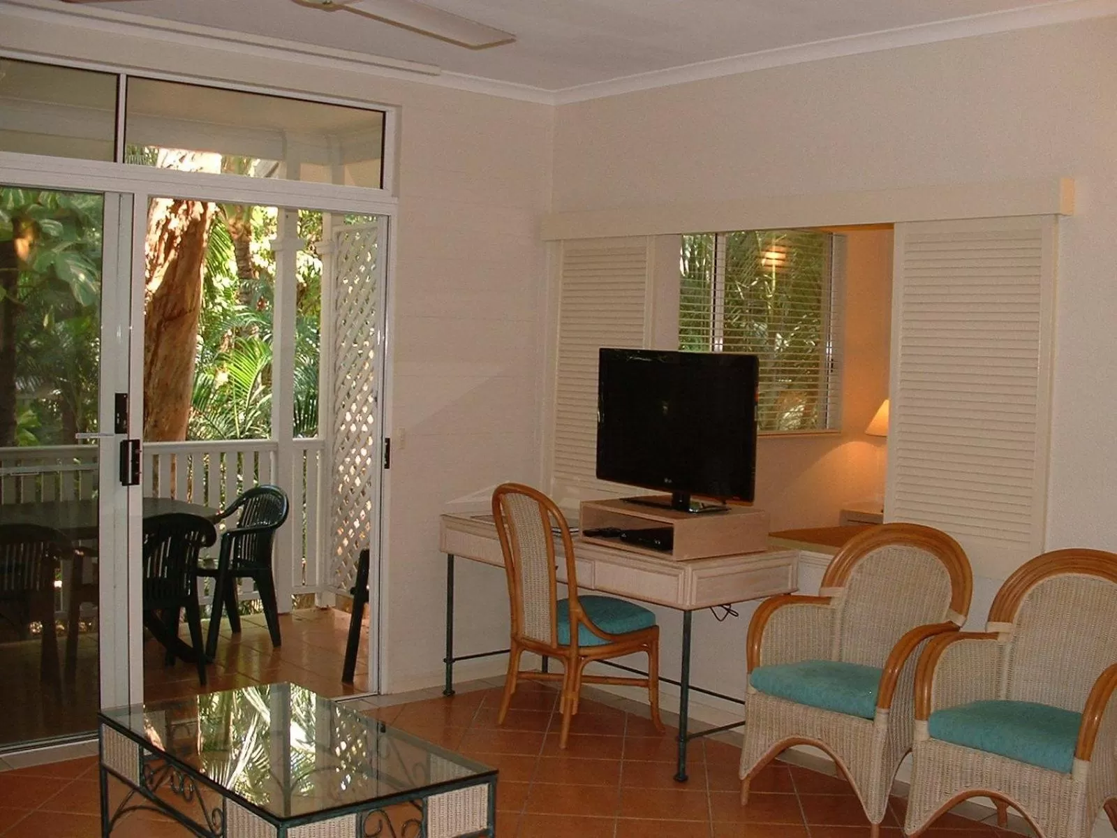 Photo of the whole room in Palm Cove Tropic Apartments