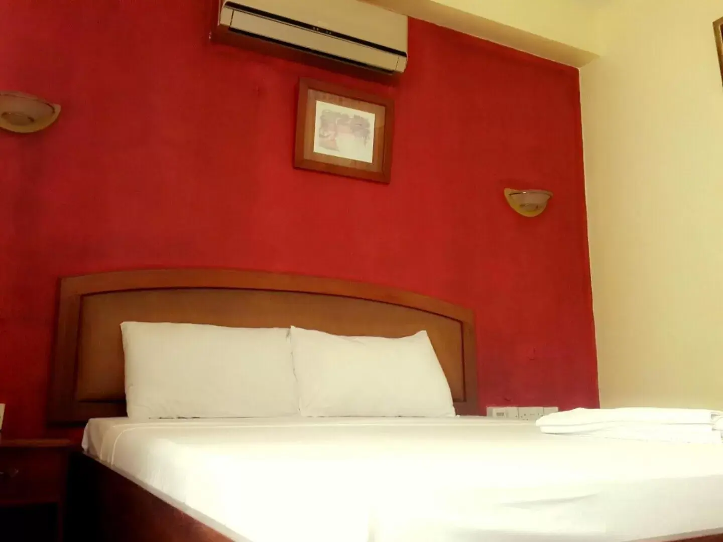 Bedroom, Bed in Iris Hotel Dar Es Salaam