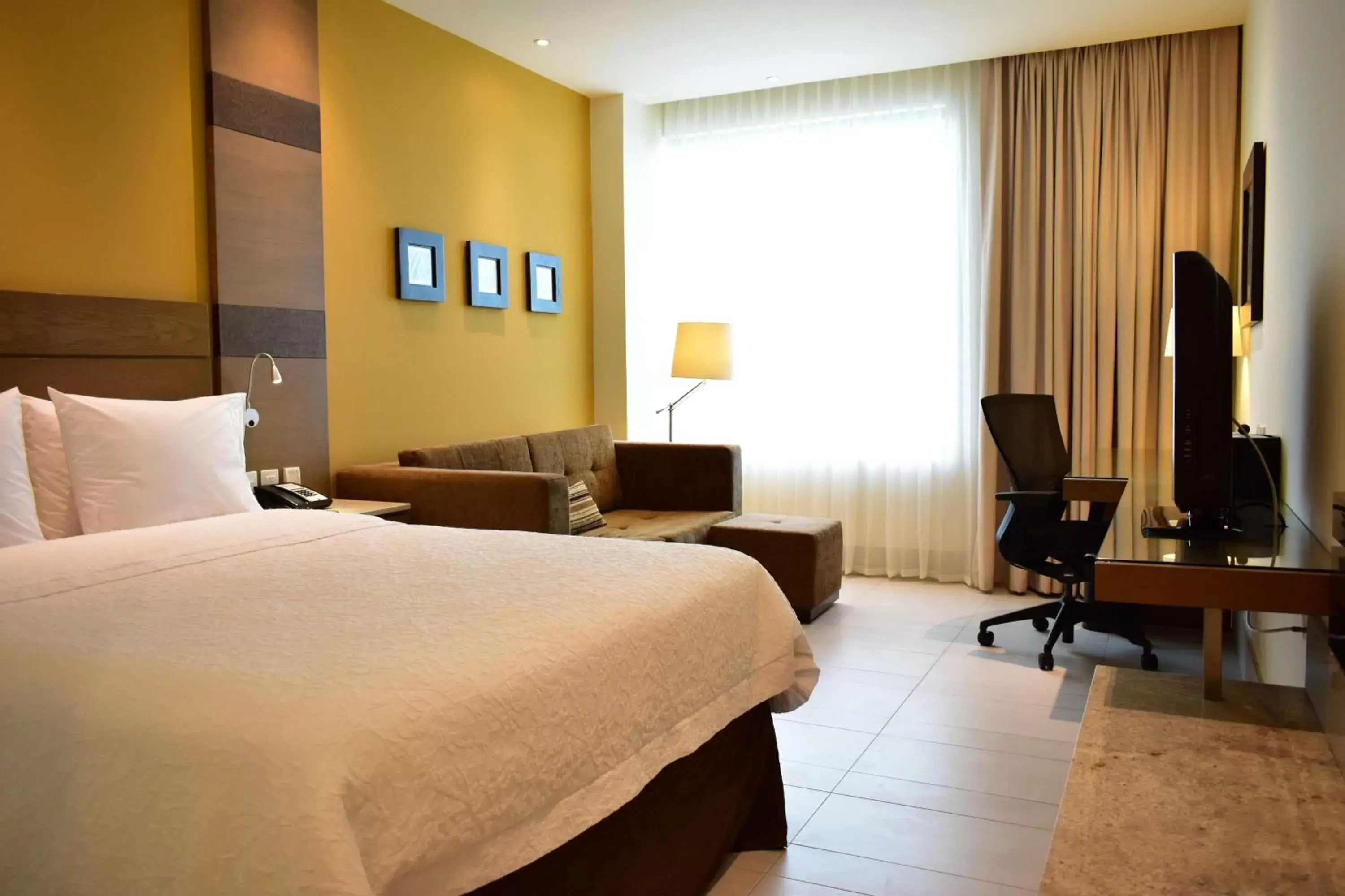 Bedroom, Bed in Hampton Inn by Hilton Ciudad del Carmen