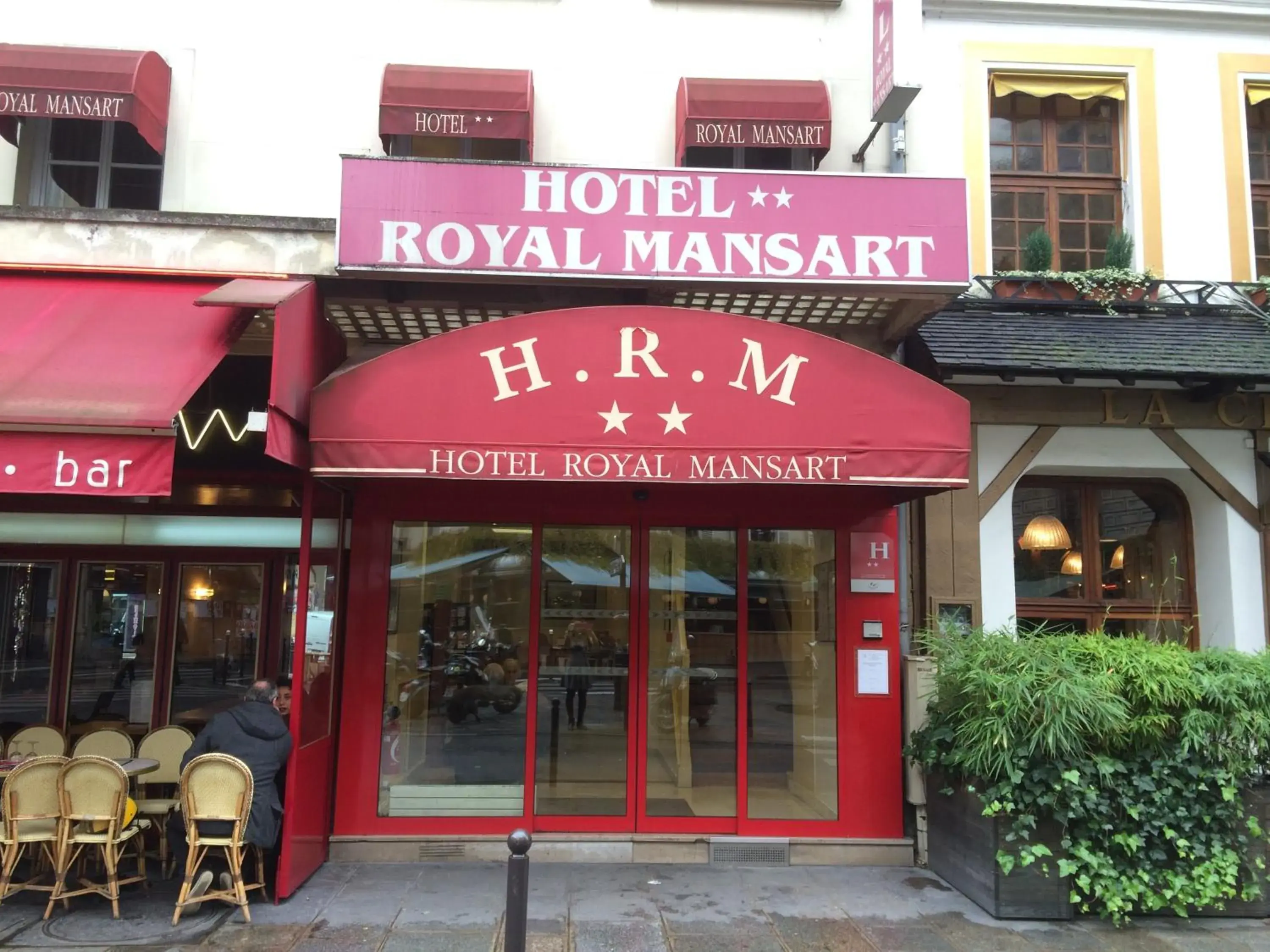 Facade/entrance in Hotel Royal Mansart