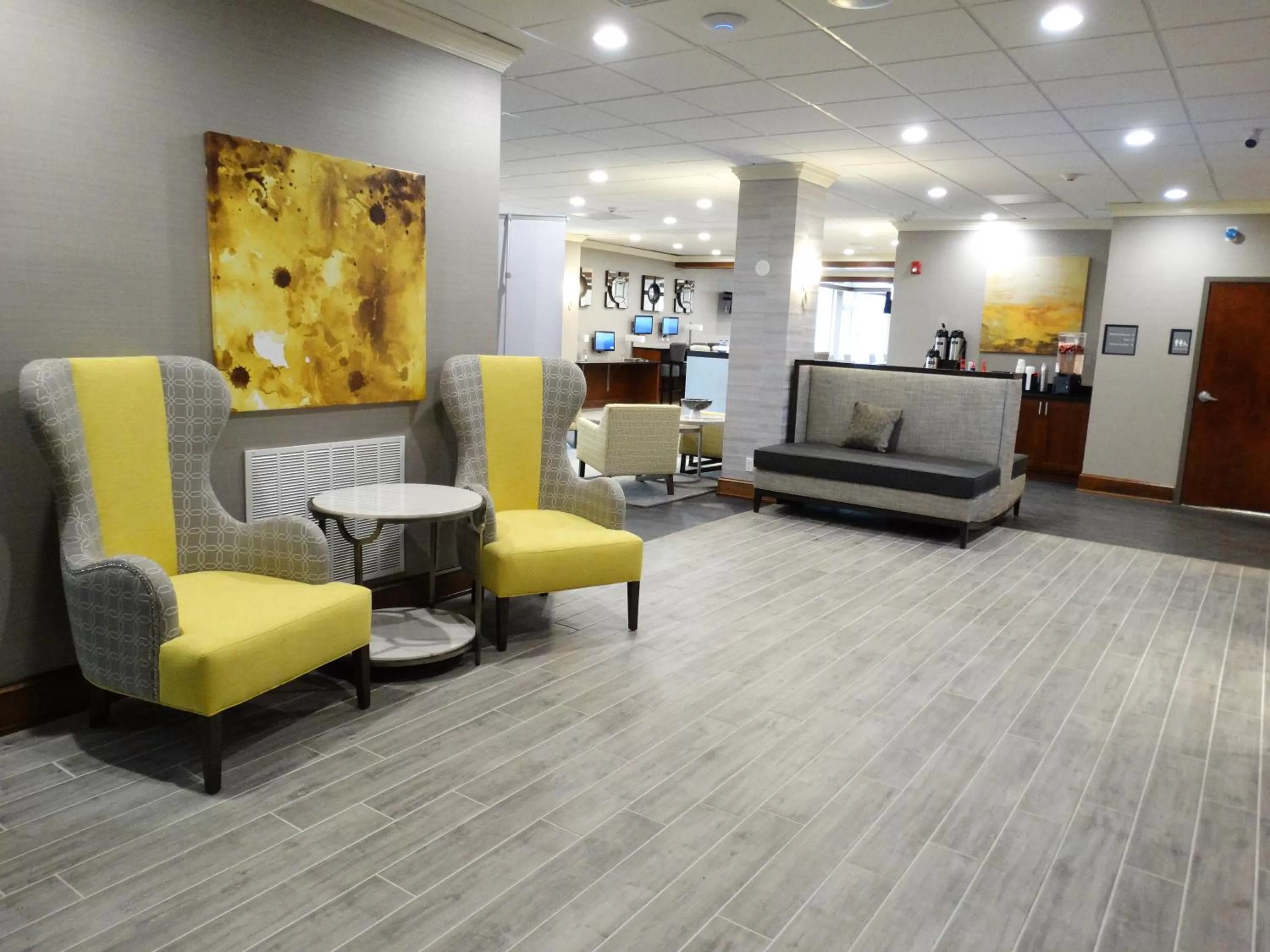 Lobby or reception in Best Western Premier Airport/Expo Center Hotel