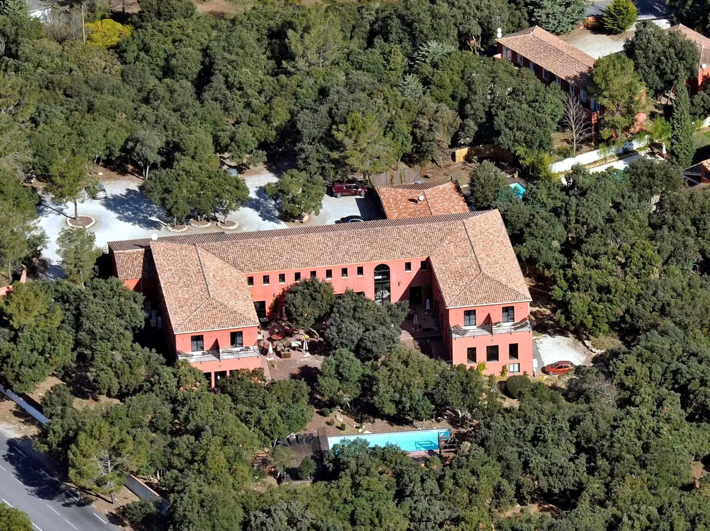 Bird's eye view, Bird's-eye View in Hôtel Disini Montpellier Est, The Originals Relais (Relais du Silence)