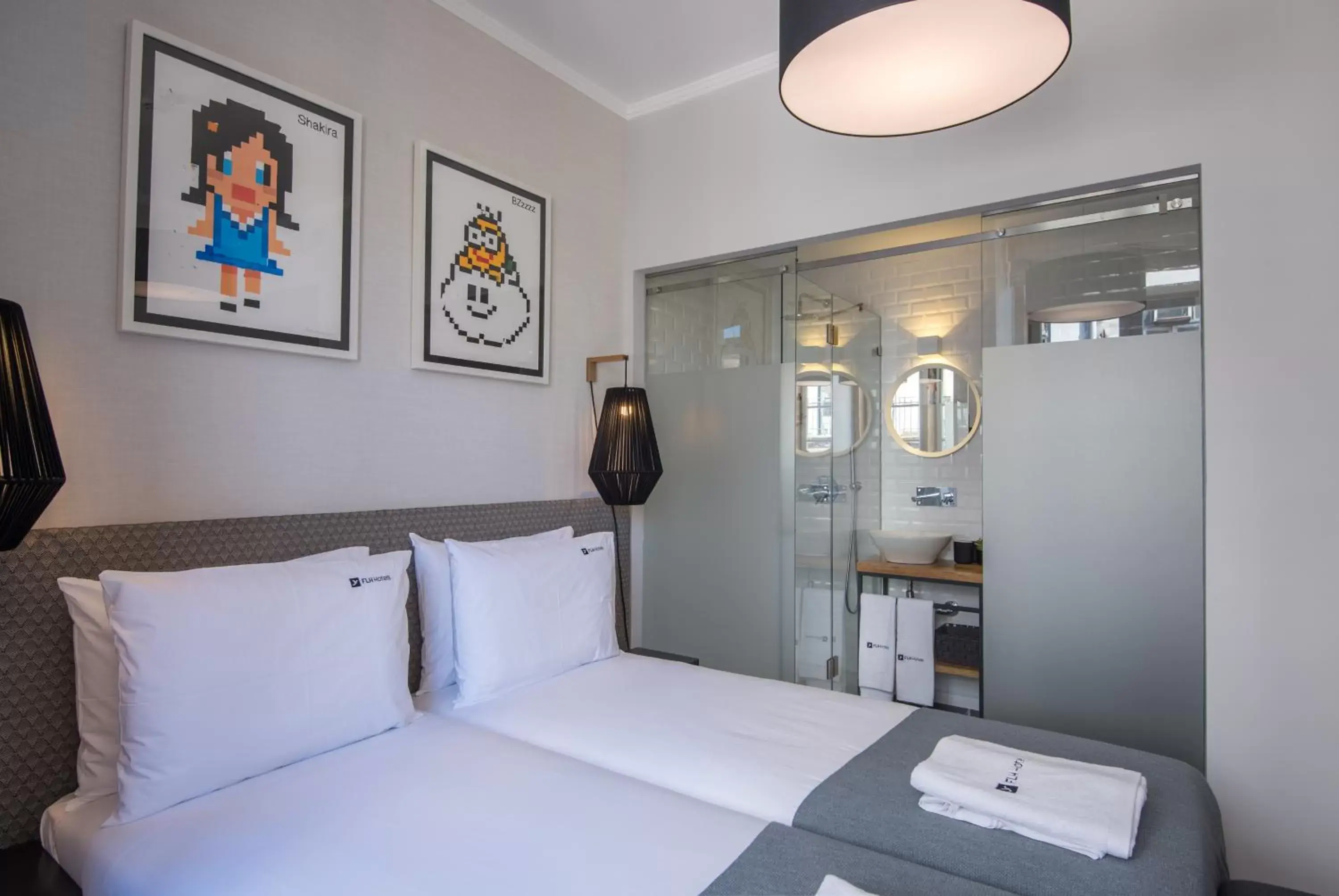 Bathroom, Bed in Urbano FLH Hotels Lisboa