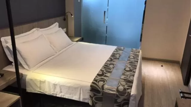 Bed in Diamond Inn
