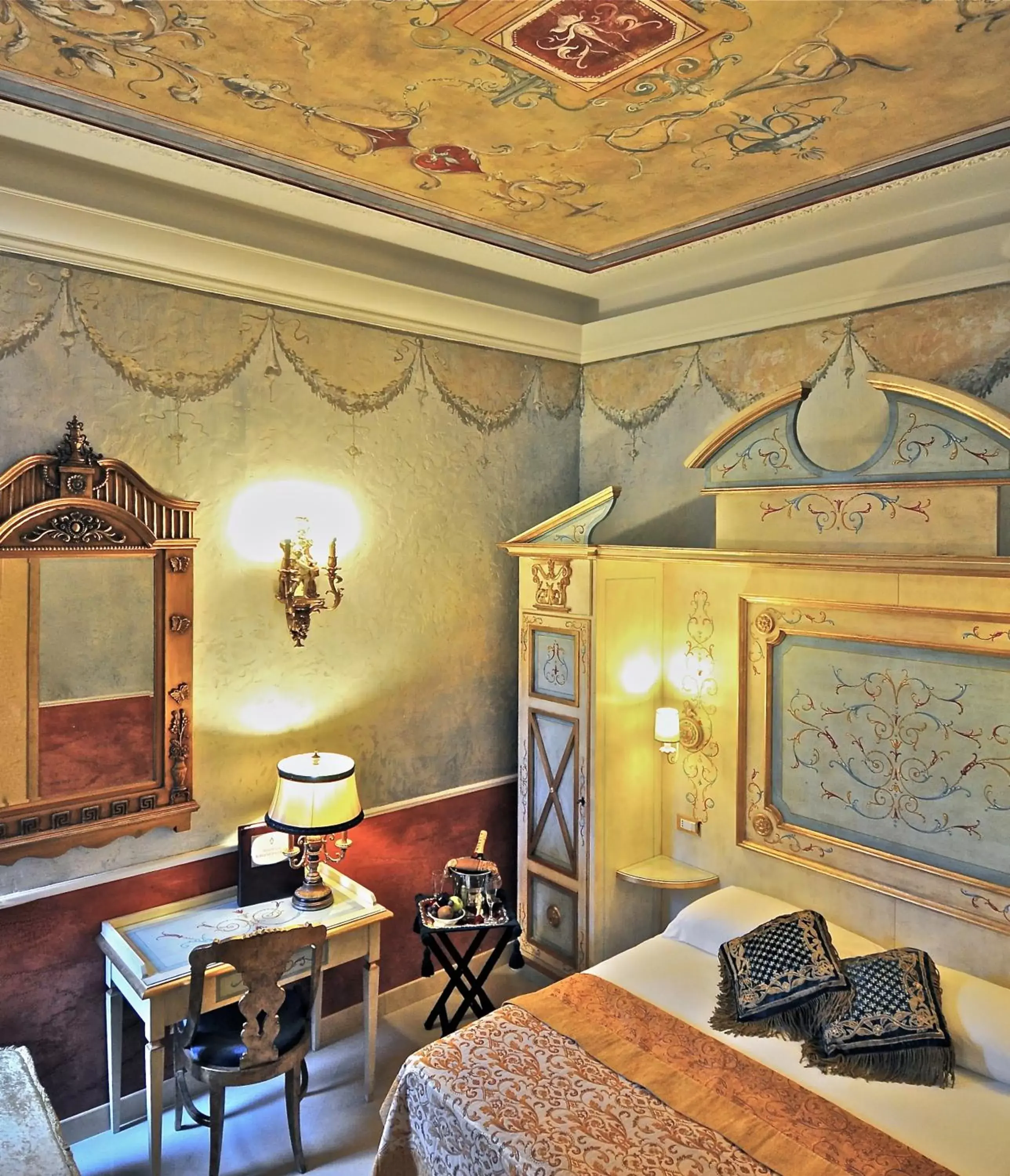 Photo of the whole room, Restaurant/Places to Eat in Romanico Palace Luxury Hotel & SPA