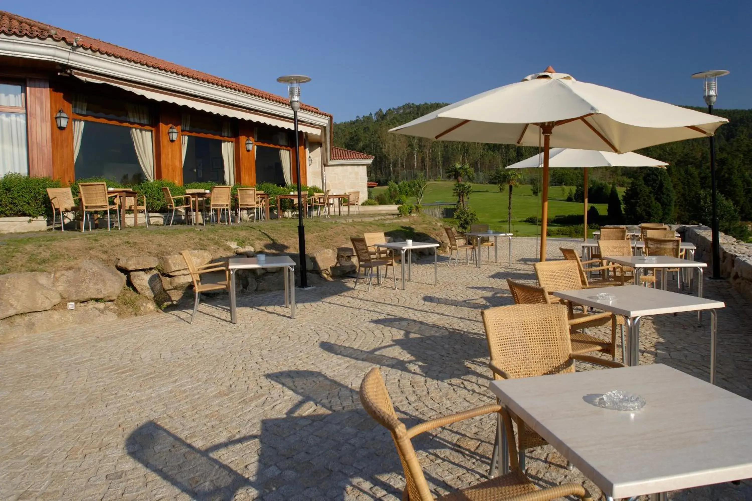 Patio, Restaurant/Places to Eat in Balneario de Mondariz