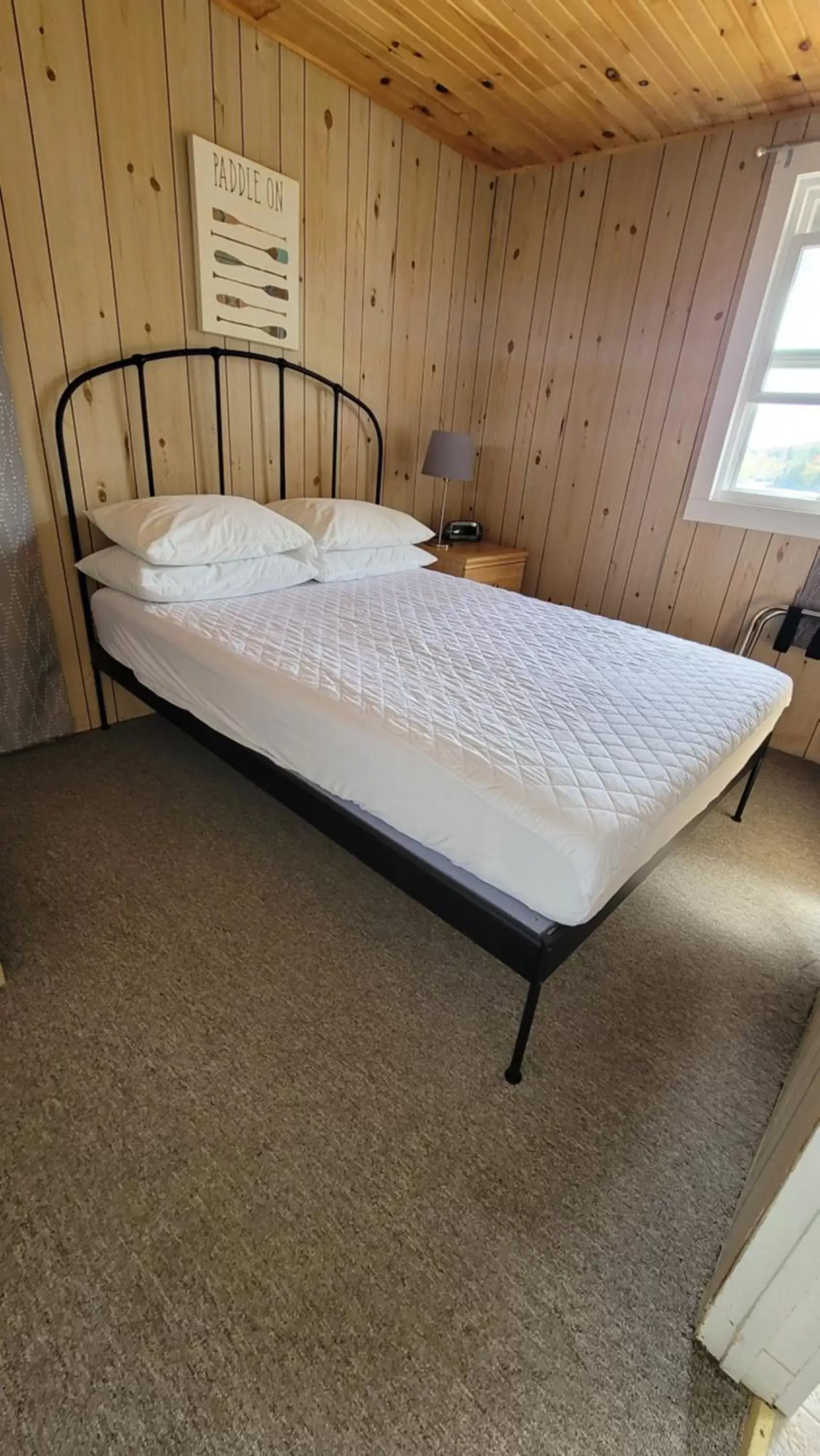 Bed in Parkway Cottage Resort and Trading Post