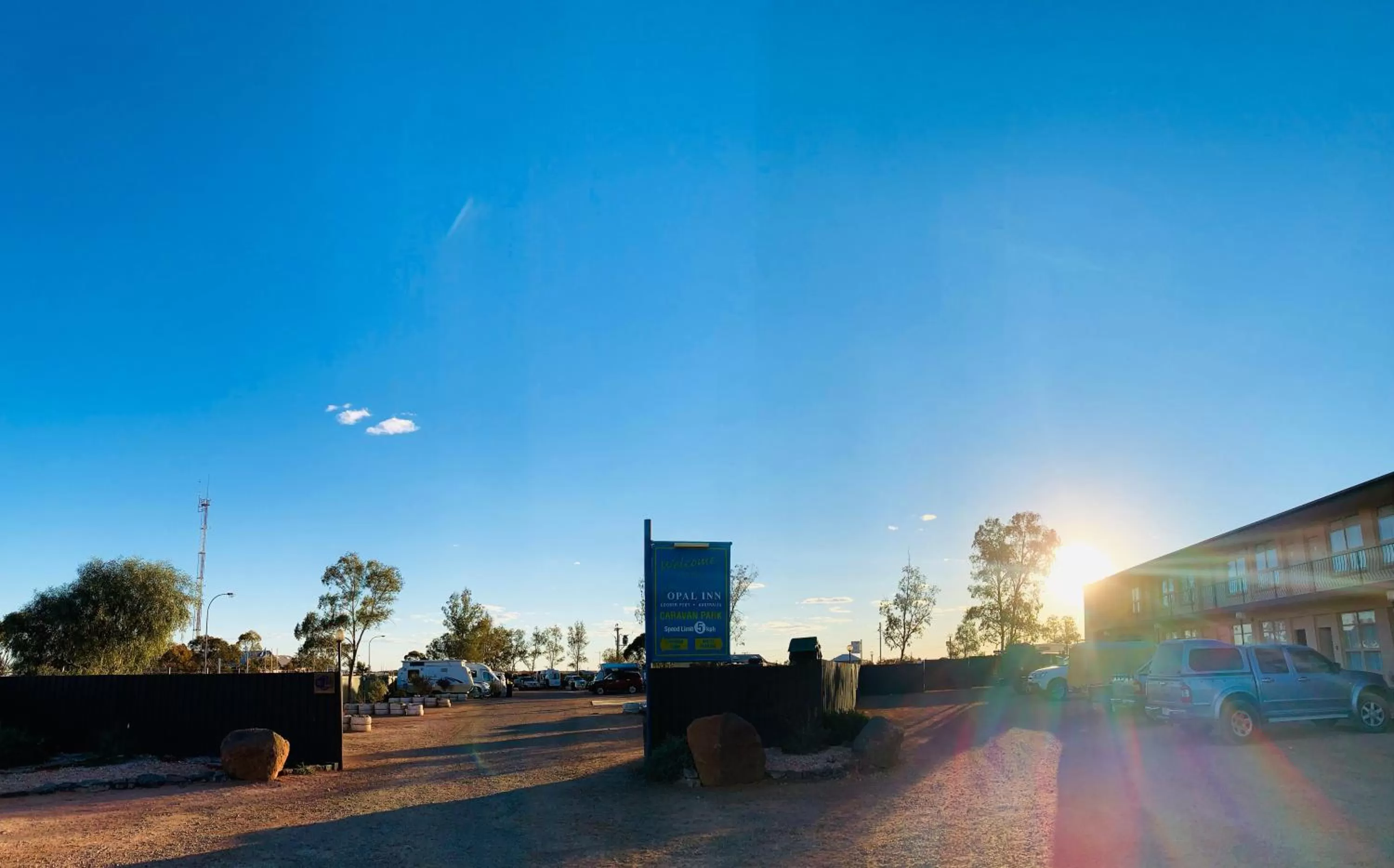 Property building in Opal Inn Hotel, Motel, Caravan Park