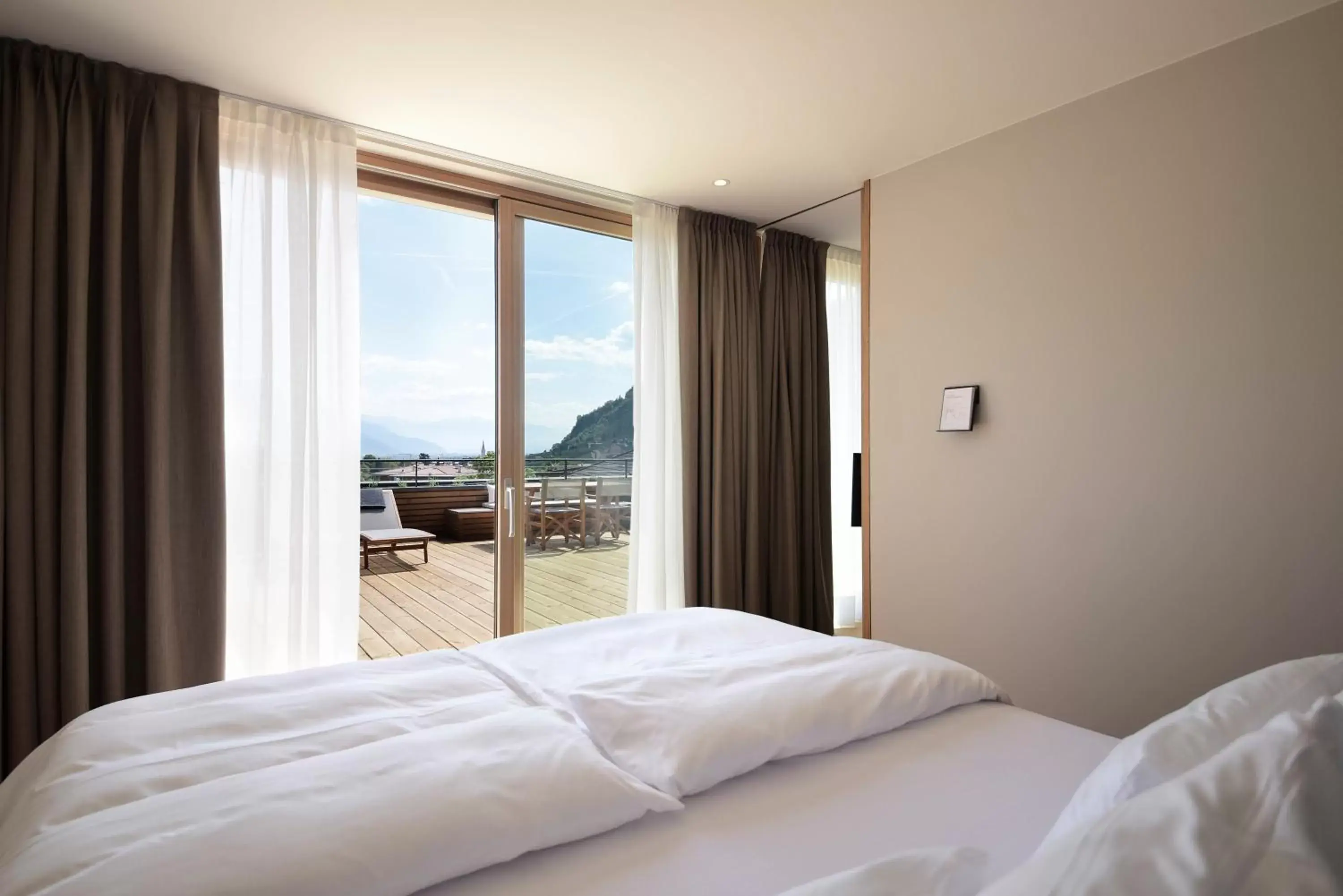 Bed, Mountain View in Hotel Schwarzschmied