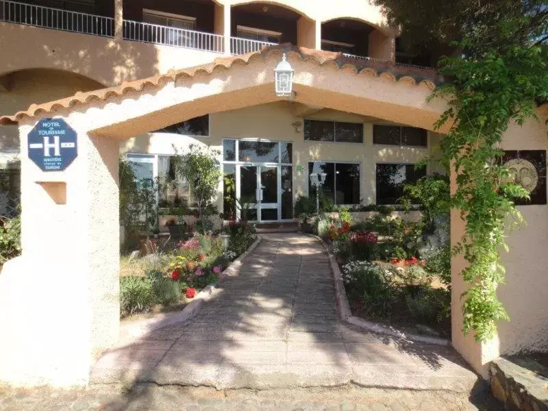 Facade/entrance in Motel le Colibri