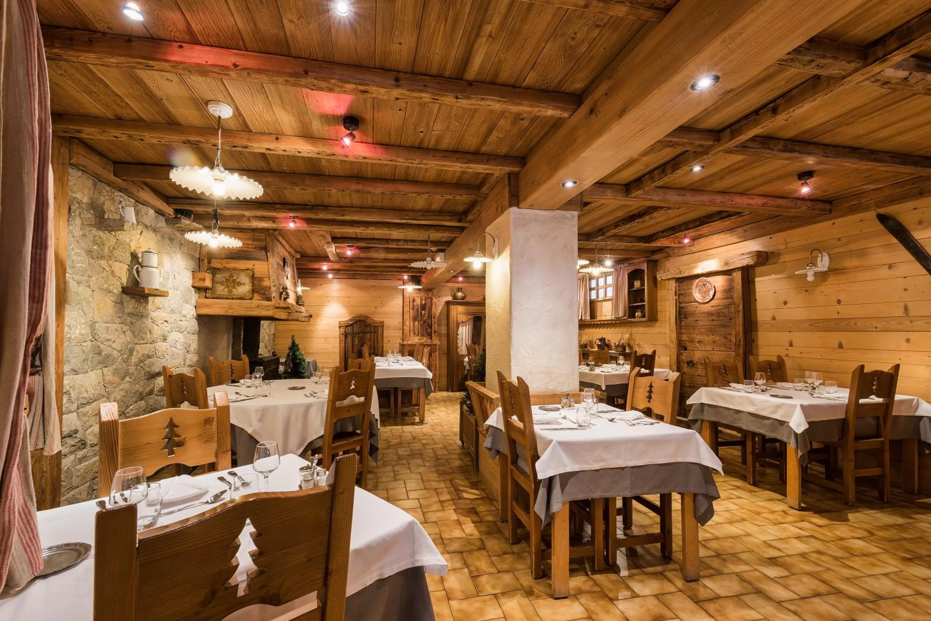 Restaurant/places to eat in Hotel le Petit Dru