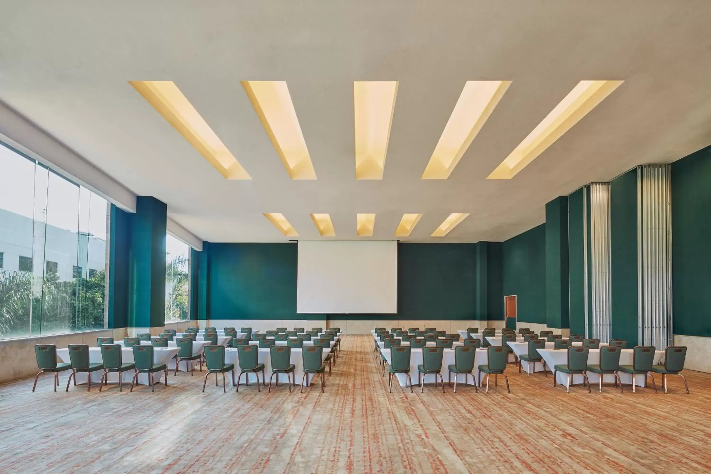 Meeting/conference room in Grand Fiesta Americana Guadalajara Country Club