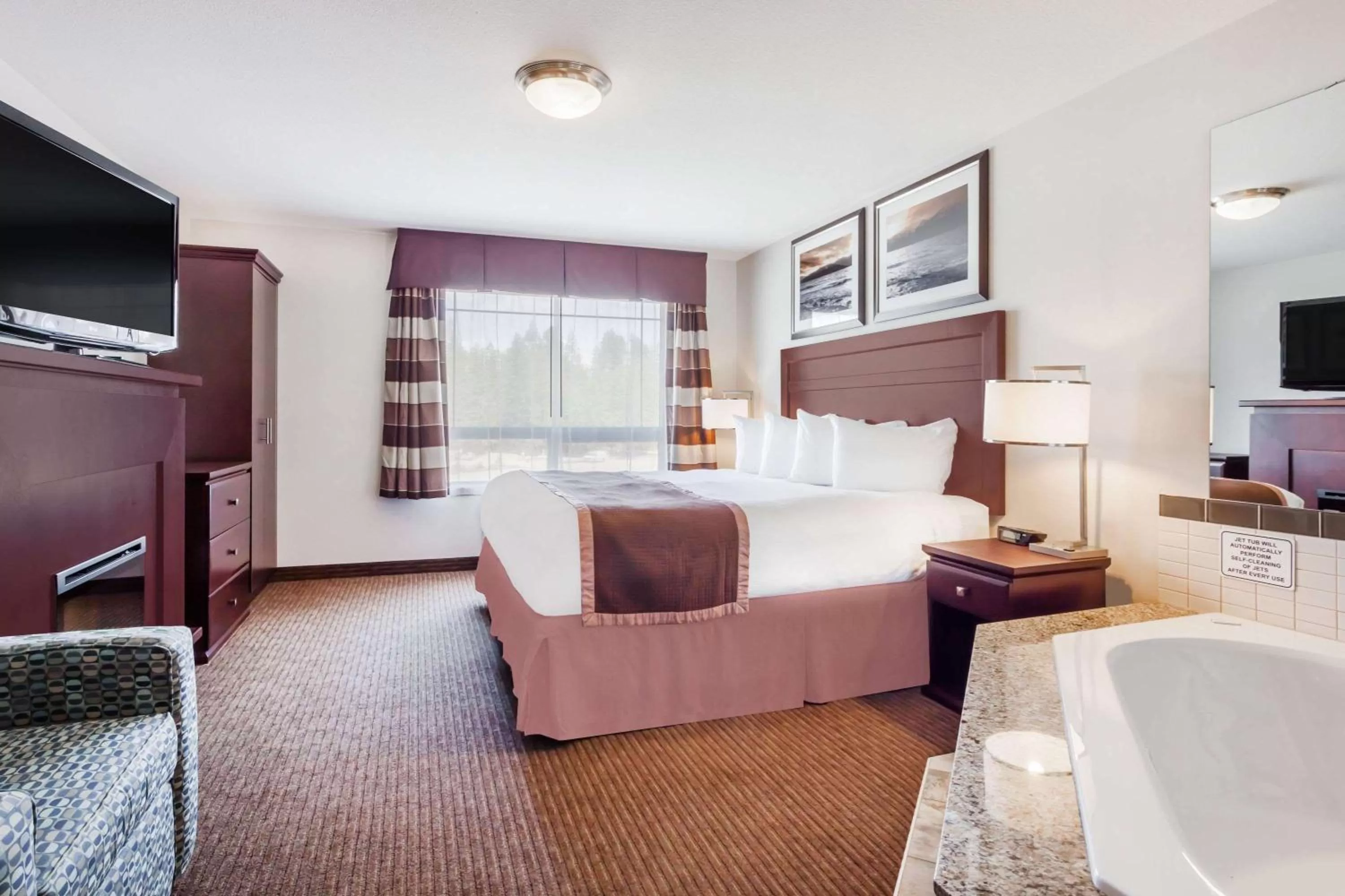 Photo of the whole room, Bed in Ramada by Wyndham Creston
