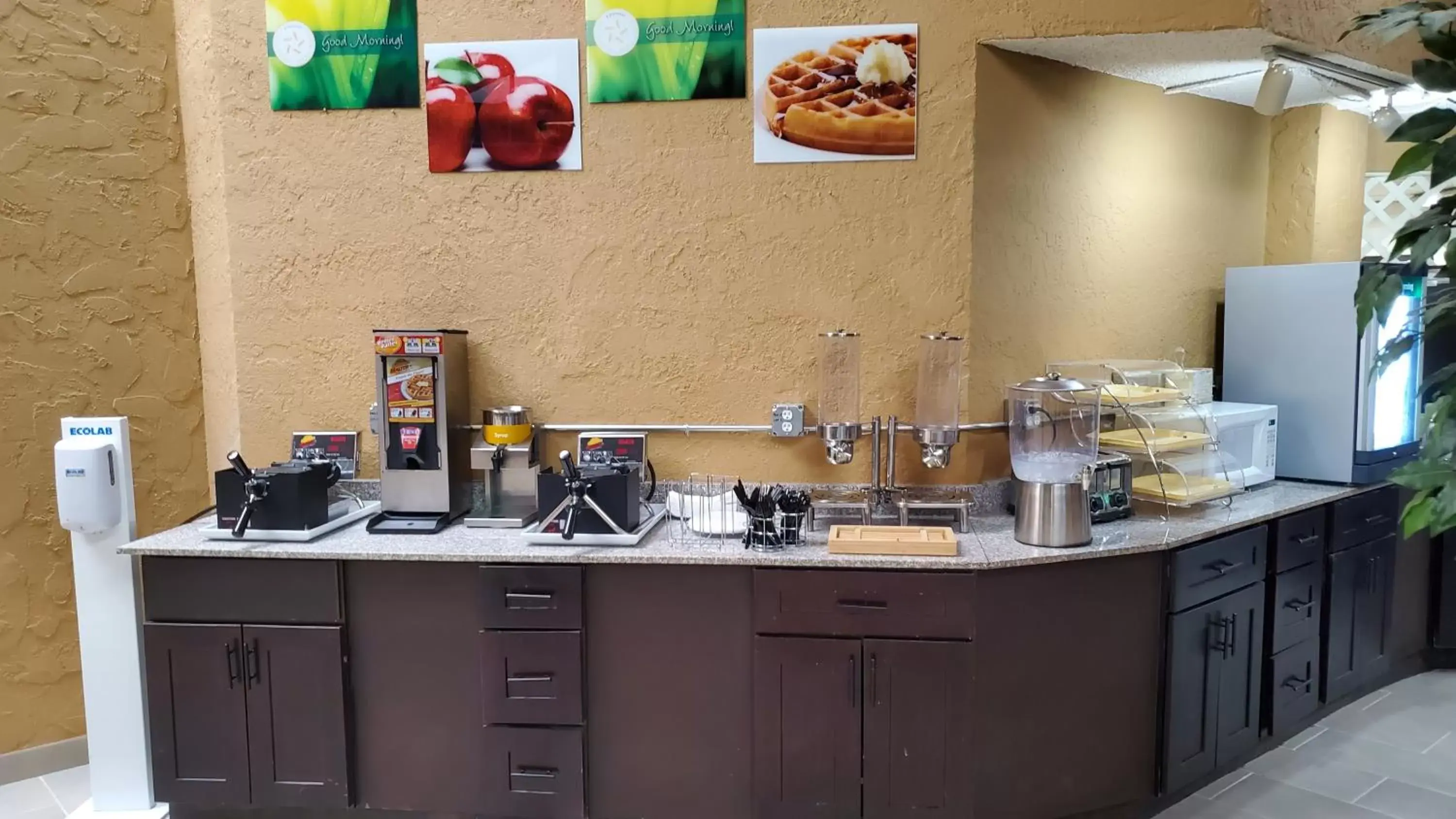 Breakfast, Kitchen/Kitchenette in Quality Inn & Suites Alamosa