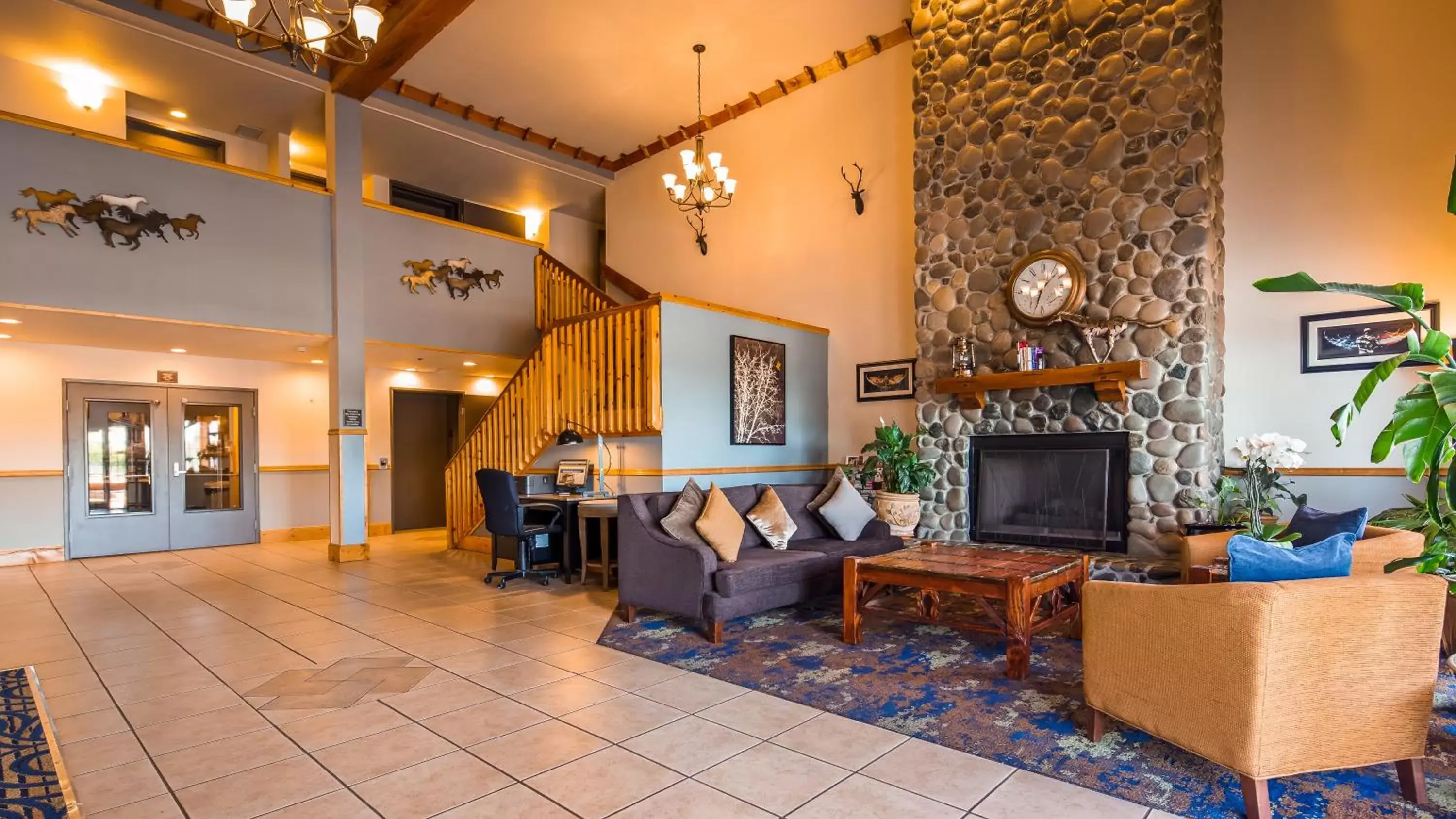 Lobby or reception in Best Western Woodburn Inn Lobby or reception in Best Western Woodburn Inn