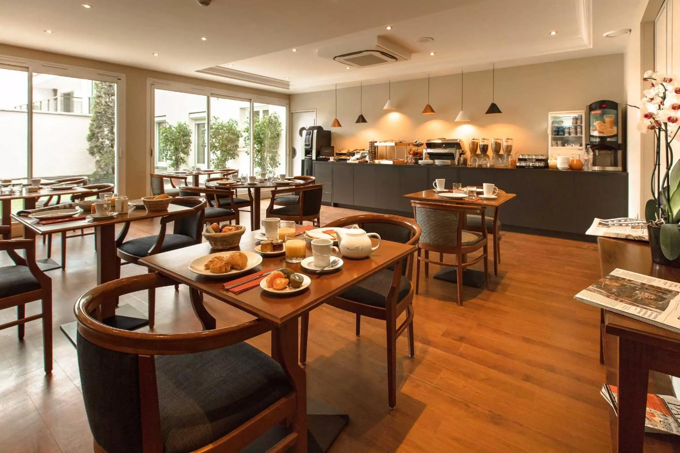 Food and drinks in Hotel Montbriand Antony - Ancien Alixia