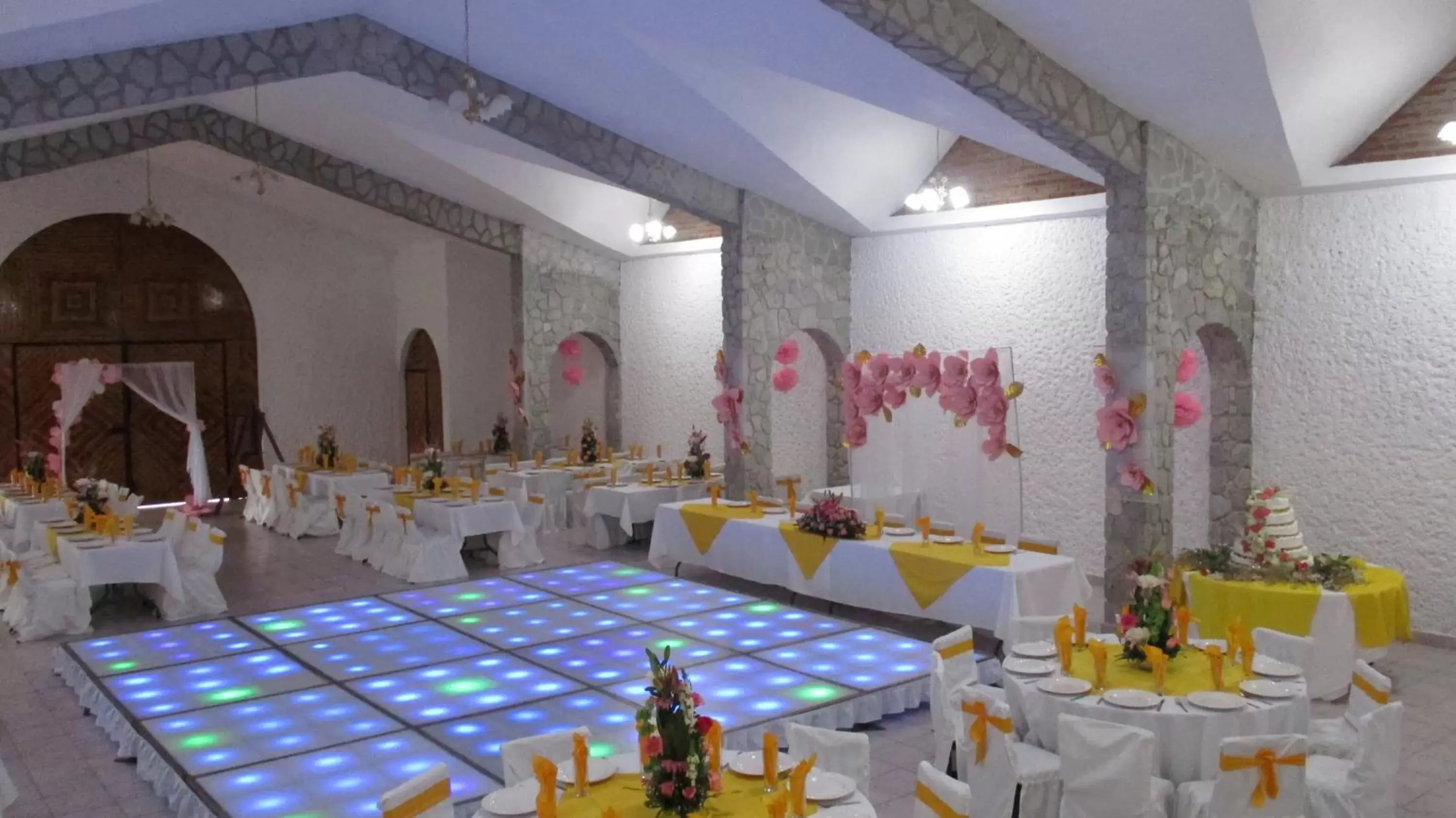 Banquet/Function facilities, Restaurant/Places to Eat in Hotel Villa Monarca Inn