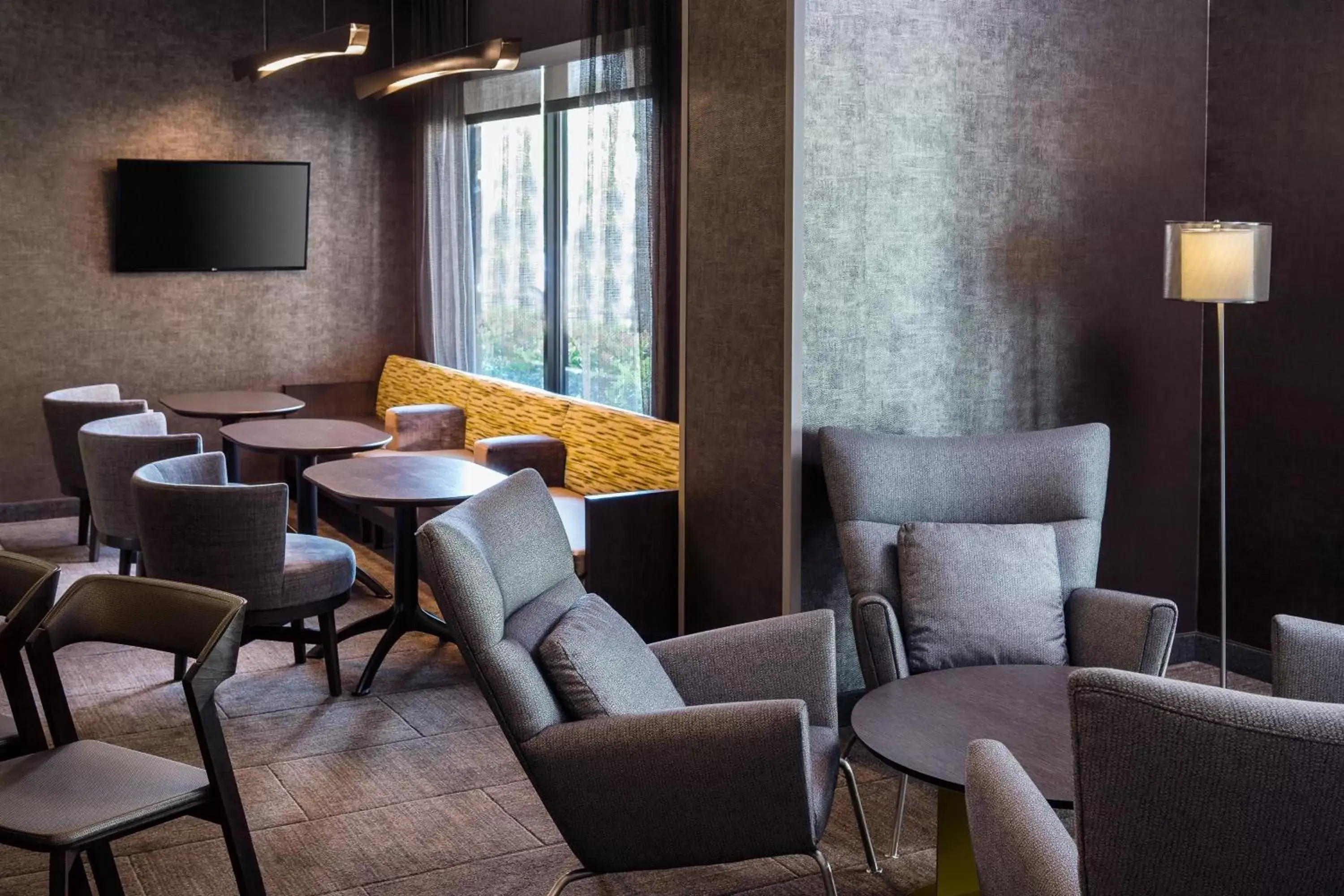 Lobby or reception, Lounge/Bar in SpringHill Suites Bakersfield