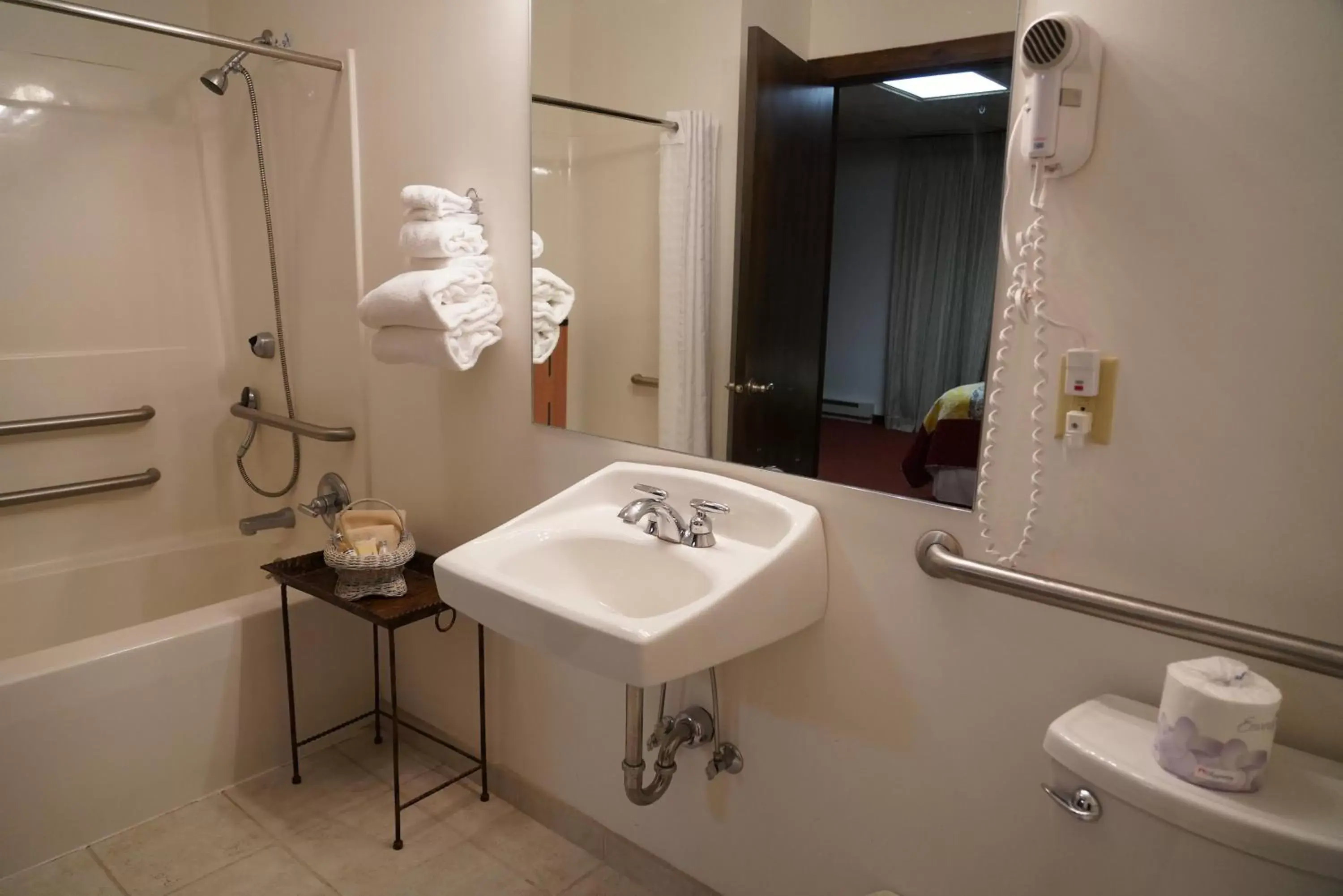 Bathroom in RiverBank Lodge