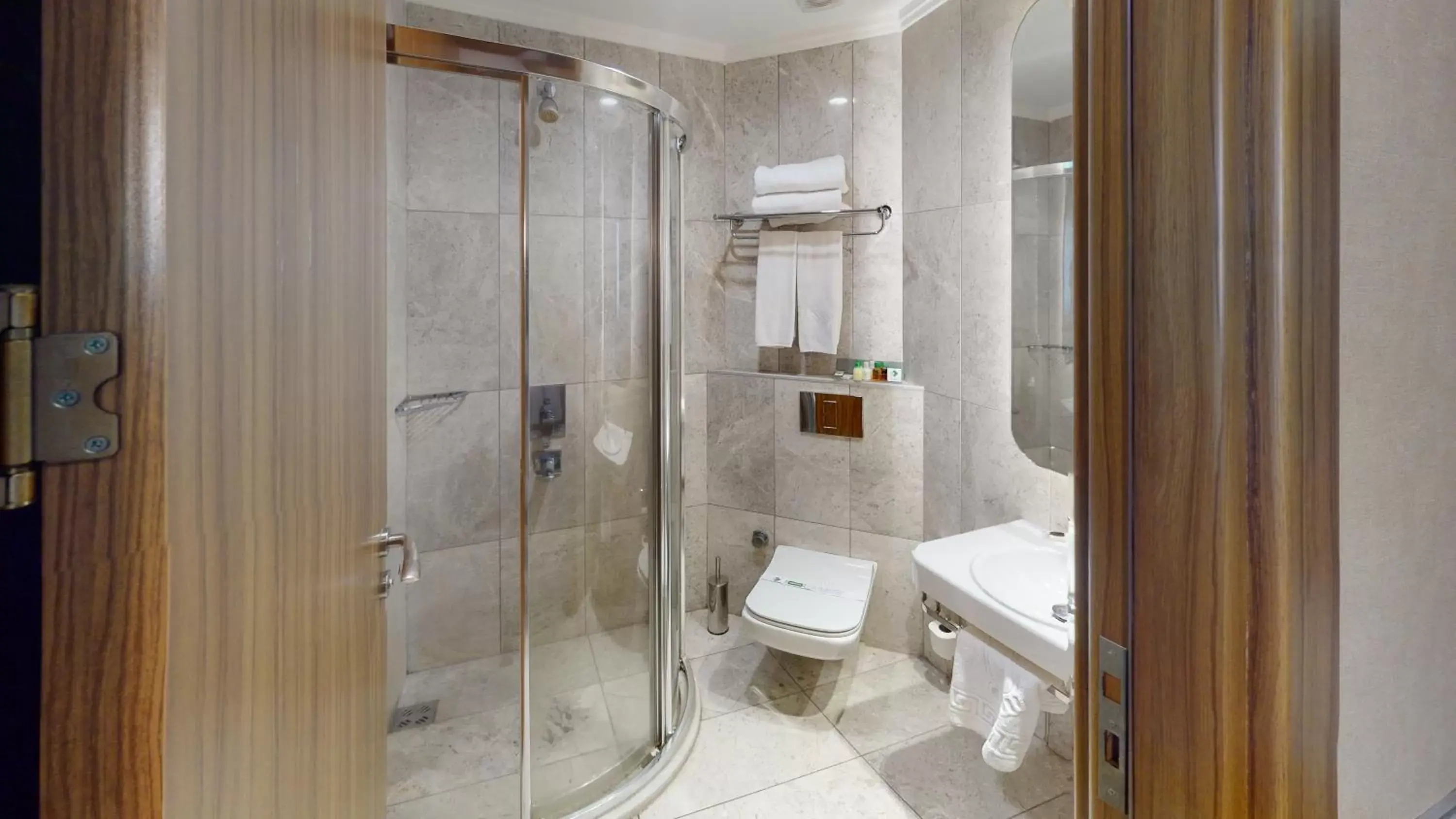 Shower, Bathroom in Mimi Hotel Ankara